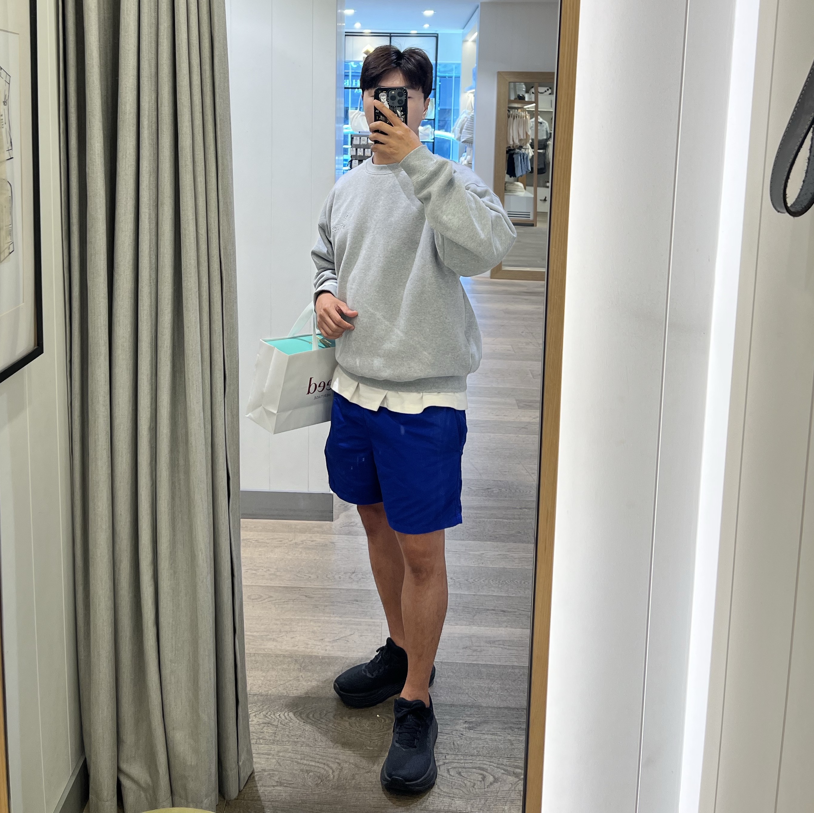 IAB Studio Embossed Sweatshirt Gray, Hoka Bondi 8 Black - Wide 착용 스타일