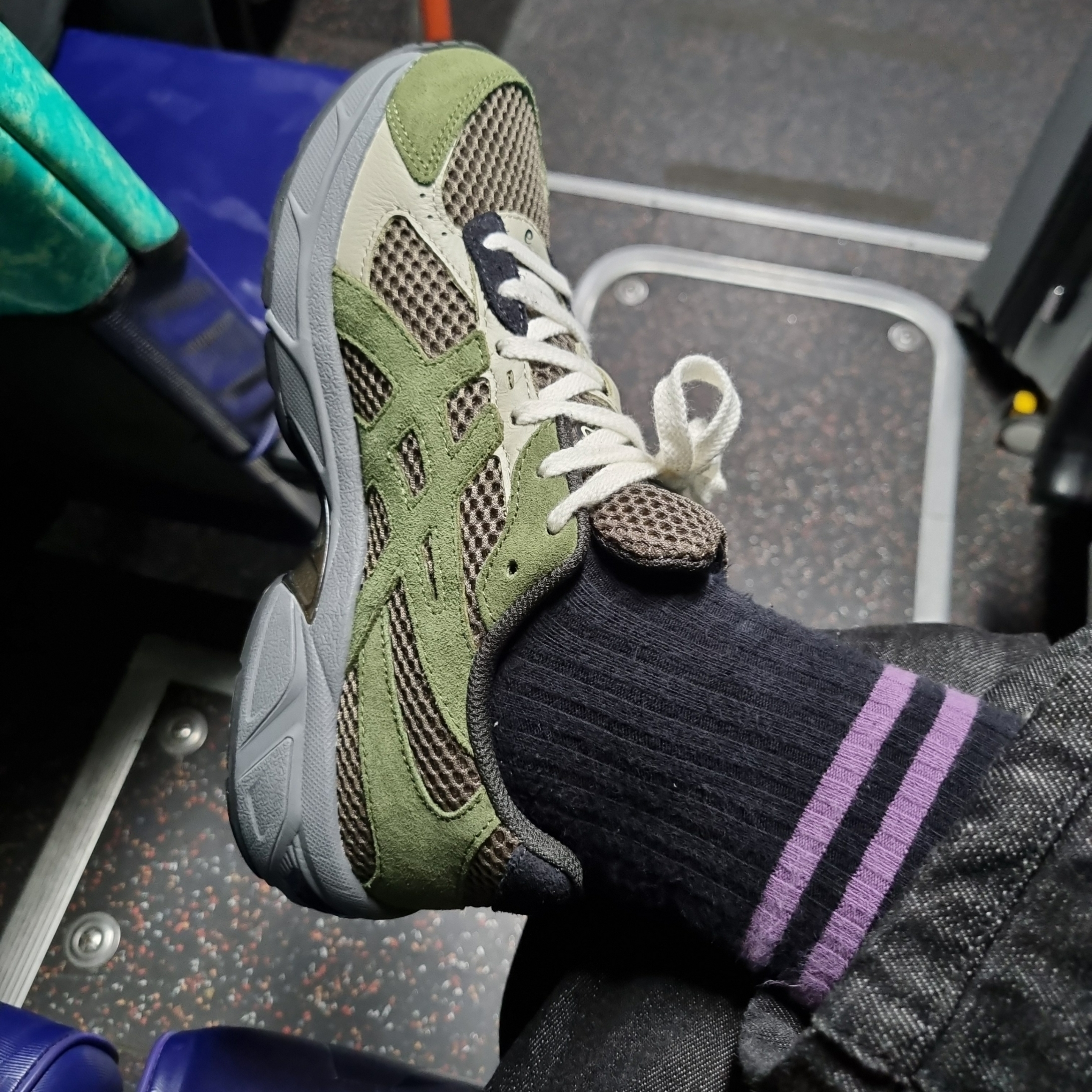 Asics Gel-1130 SMU Olive Canvas Smog Green 착용 스타일 - 3