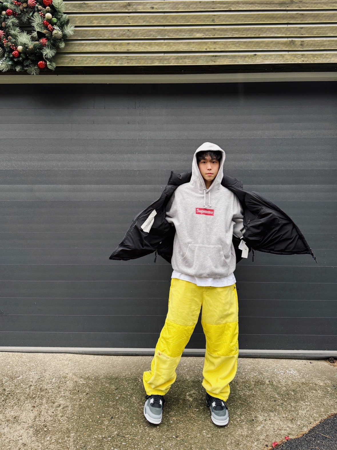 Jordan 4 Retro Fear 2024, Supreme Inside Out Box Logo Hooded Sweatshirt Heather Grey - 23SS 착용 스타일 - 3