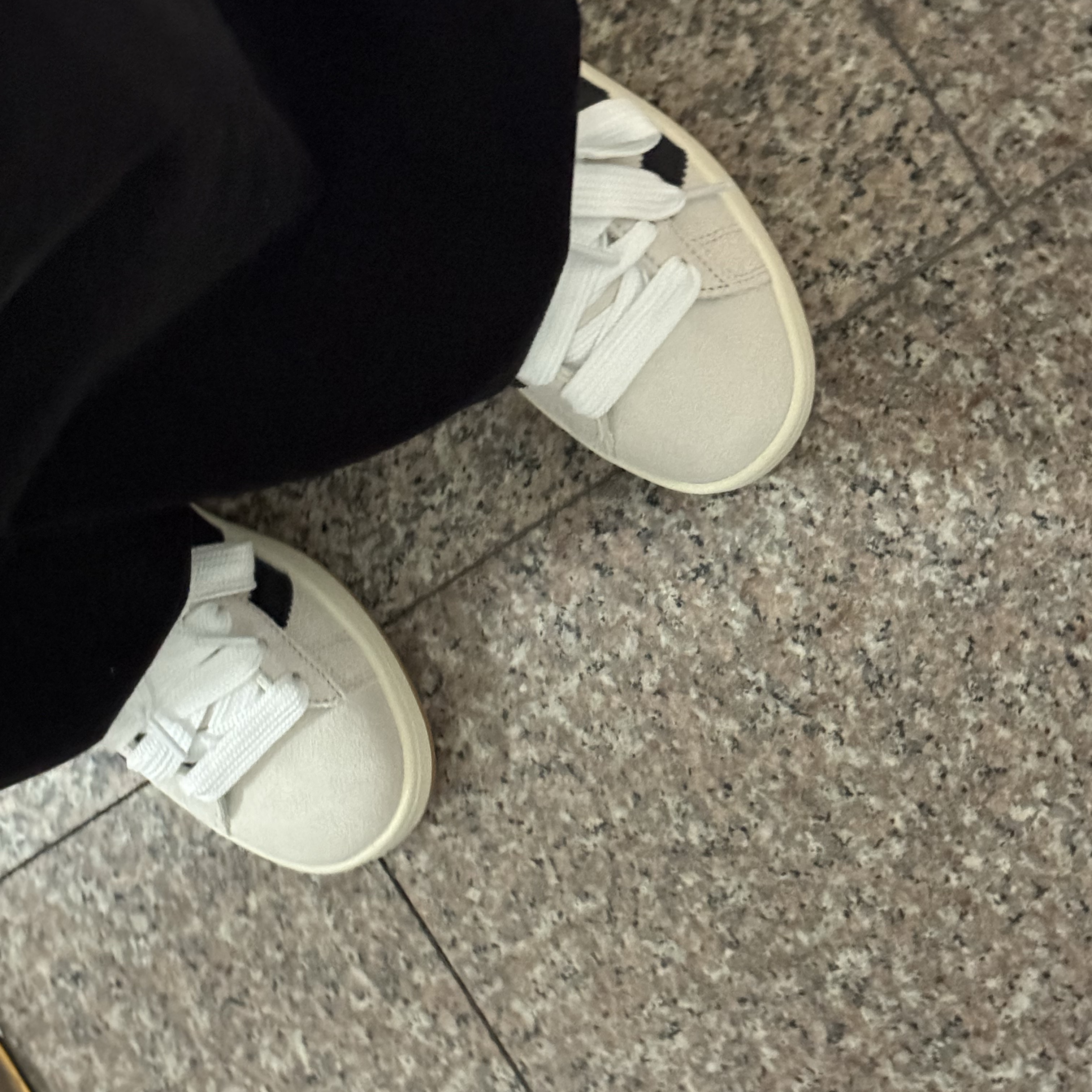 (W) Adidas Campus 00s Crystal White Core Black 착용 스타일