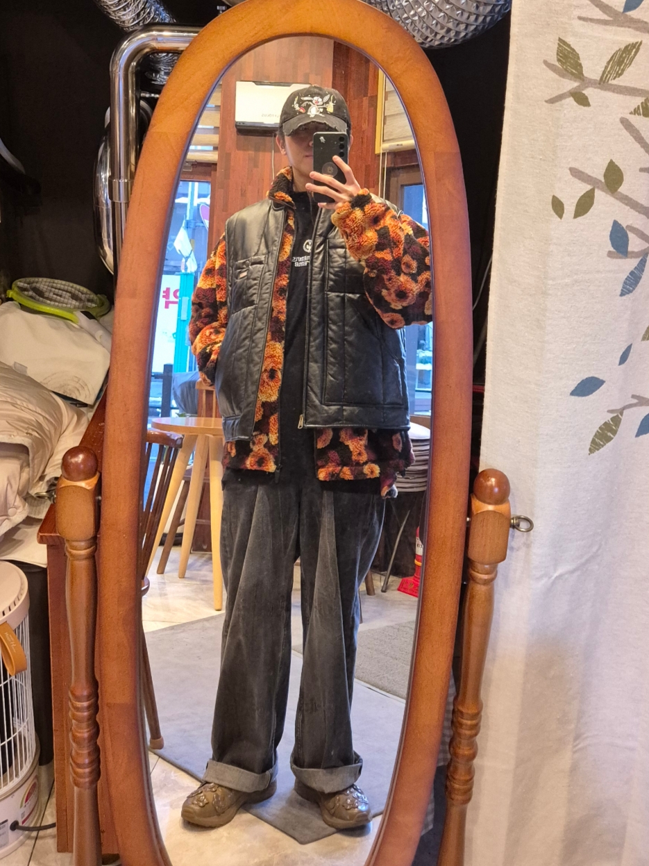 Asics x Cecilie Bahnsen Gel-Terrain Sepia, Supreme x Dickies Leather Work Vest Black - 23FW 착용 스타일