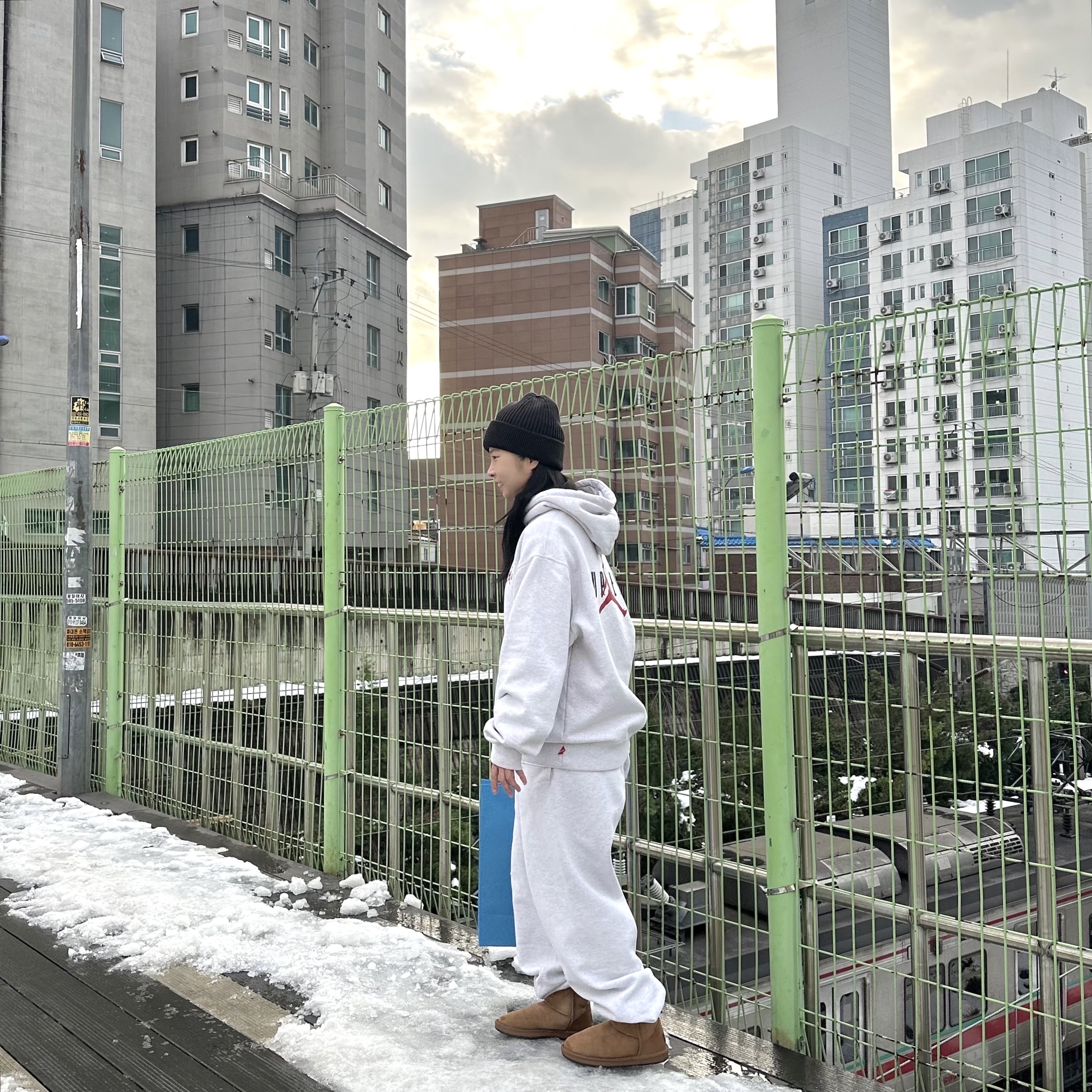 Supreme x Jordan Hooded Sweatshirt Ash Grey - 24FW, Supreme x Jordan Sweatpants Ash Grey - 24FW 착용 스타일