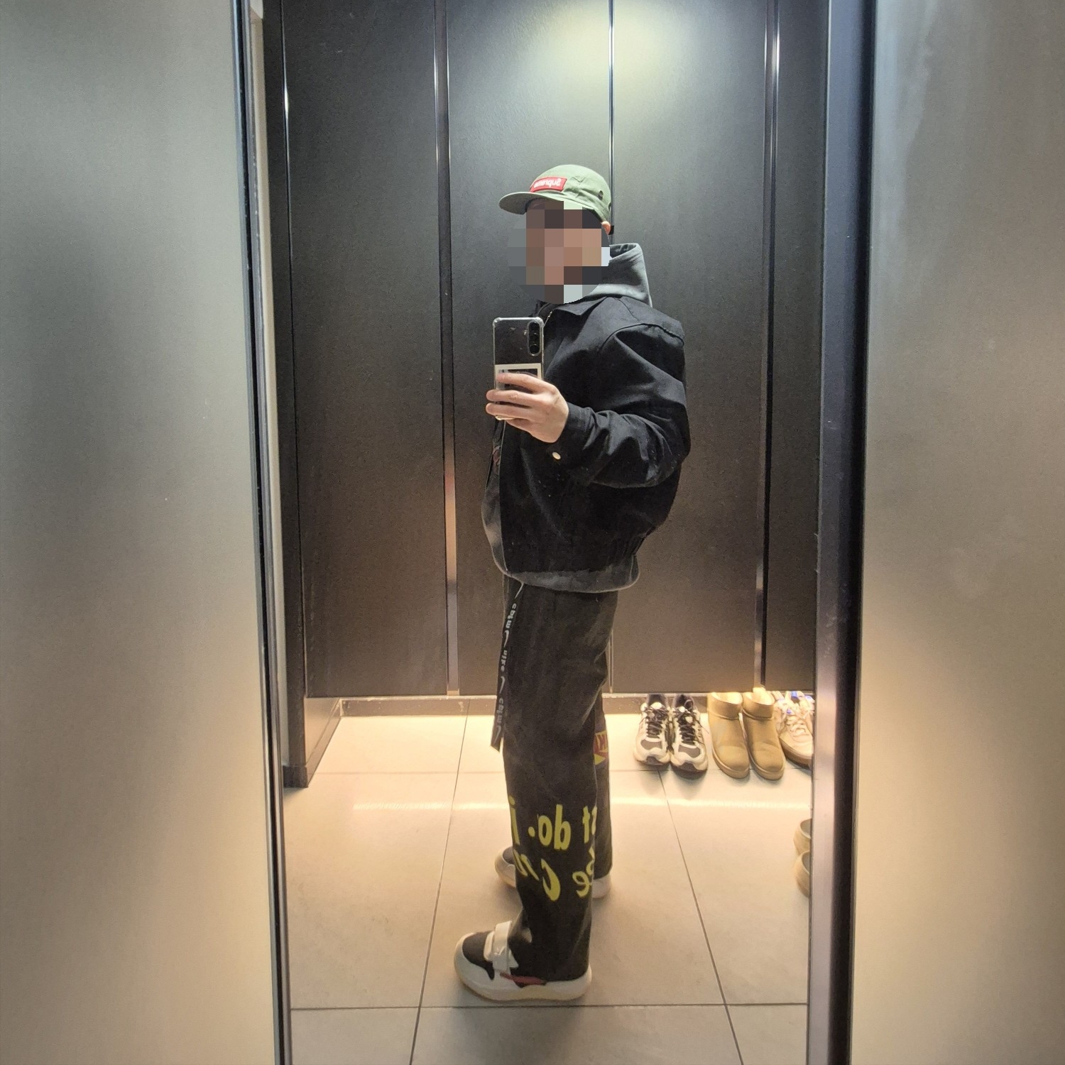 Jordan x Travis Scott Jumpman Jack TR University Red, Nike x Cactus Plant Flea Market Track Pants Olive 착용 스타일 - 5