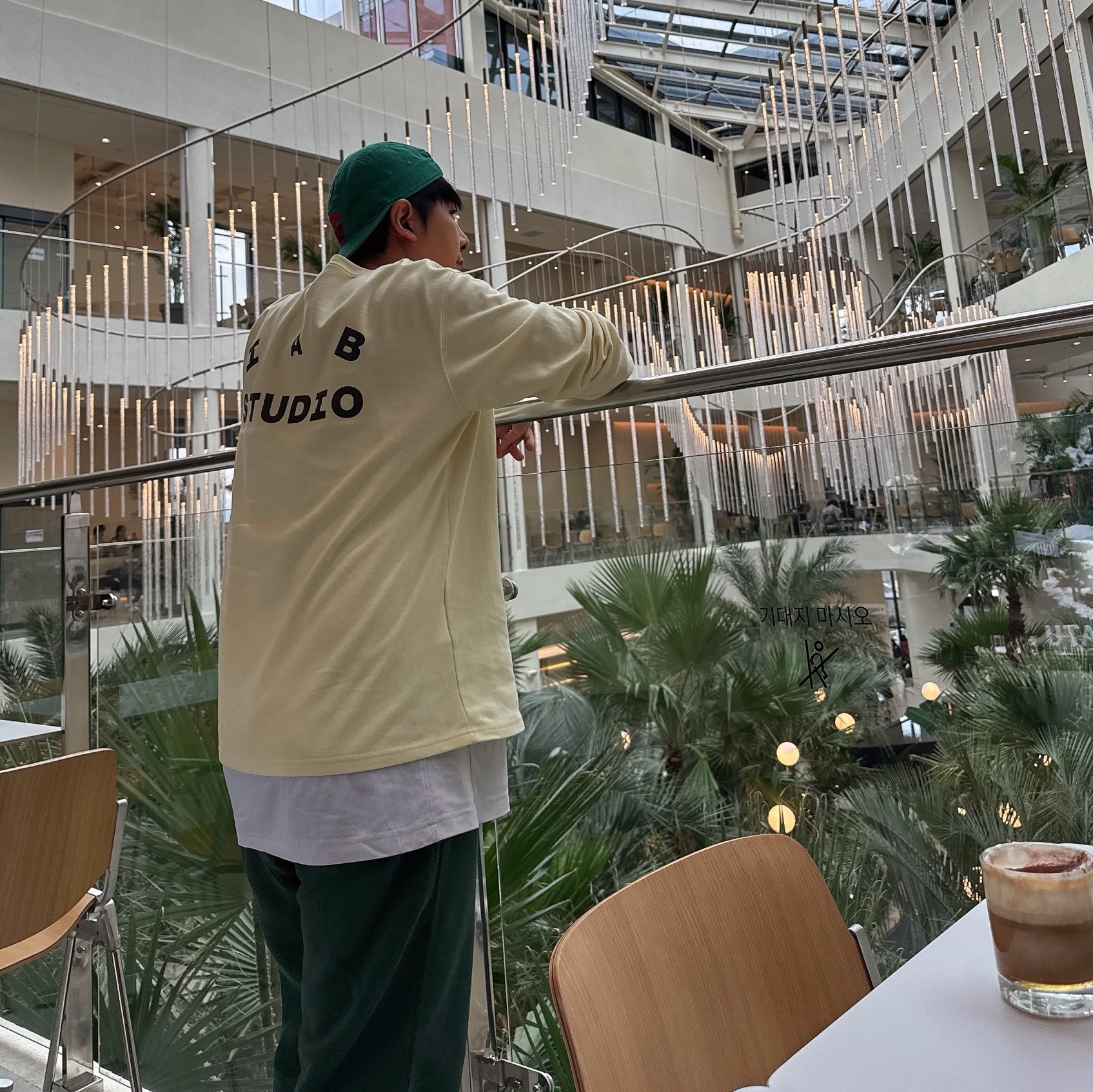 IAB Studio Long Sleeve Lemon, Jordan x Nina Chanel Abney AW84 Adjustable Hat Green 착용 스타일