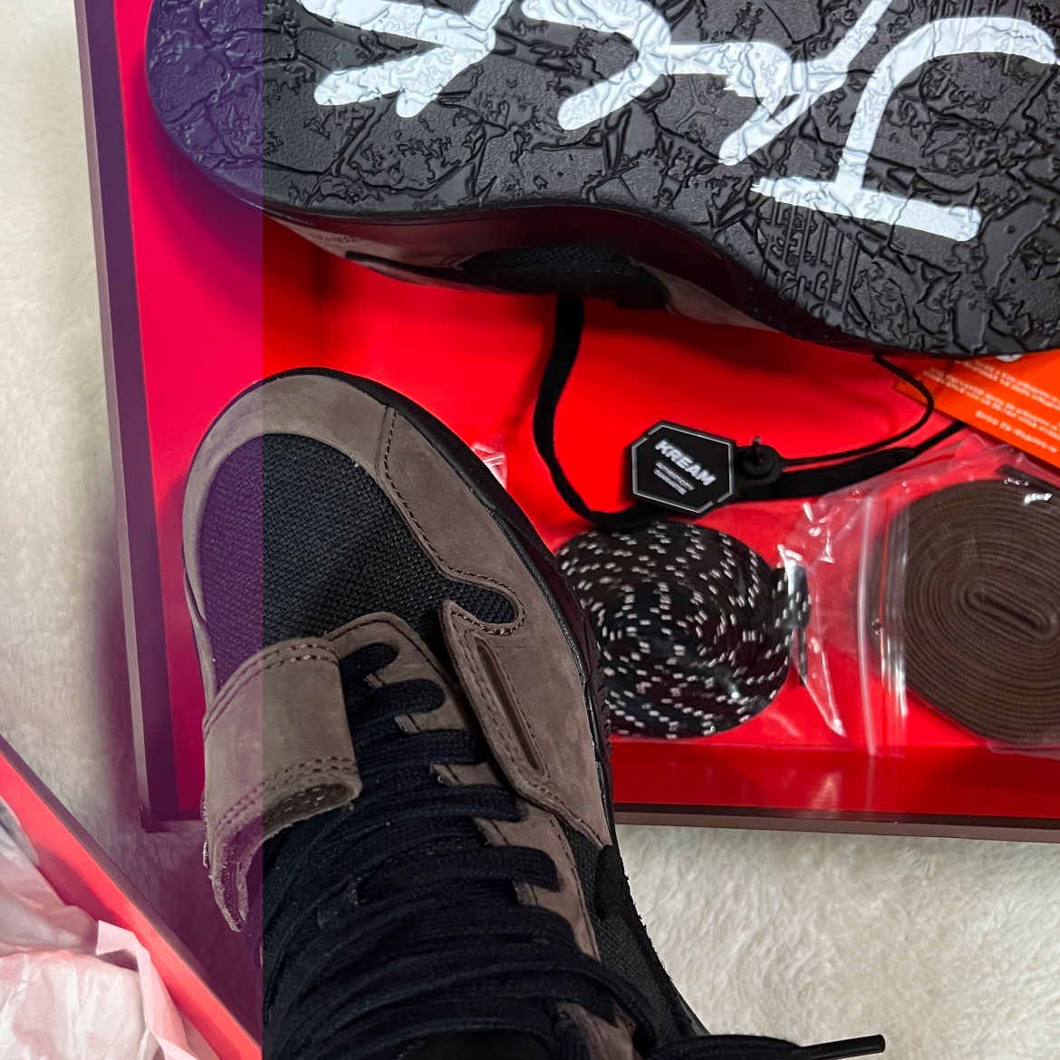 Jordan x Travis Scott Jumpman Jack TR Black and Dark Mocha 착용 스타일