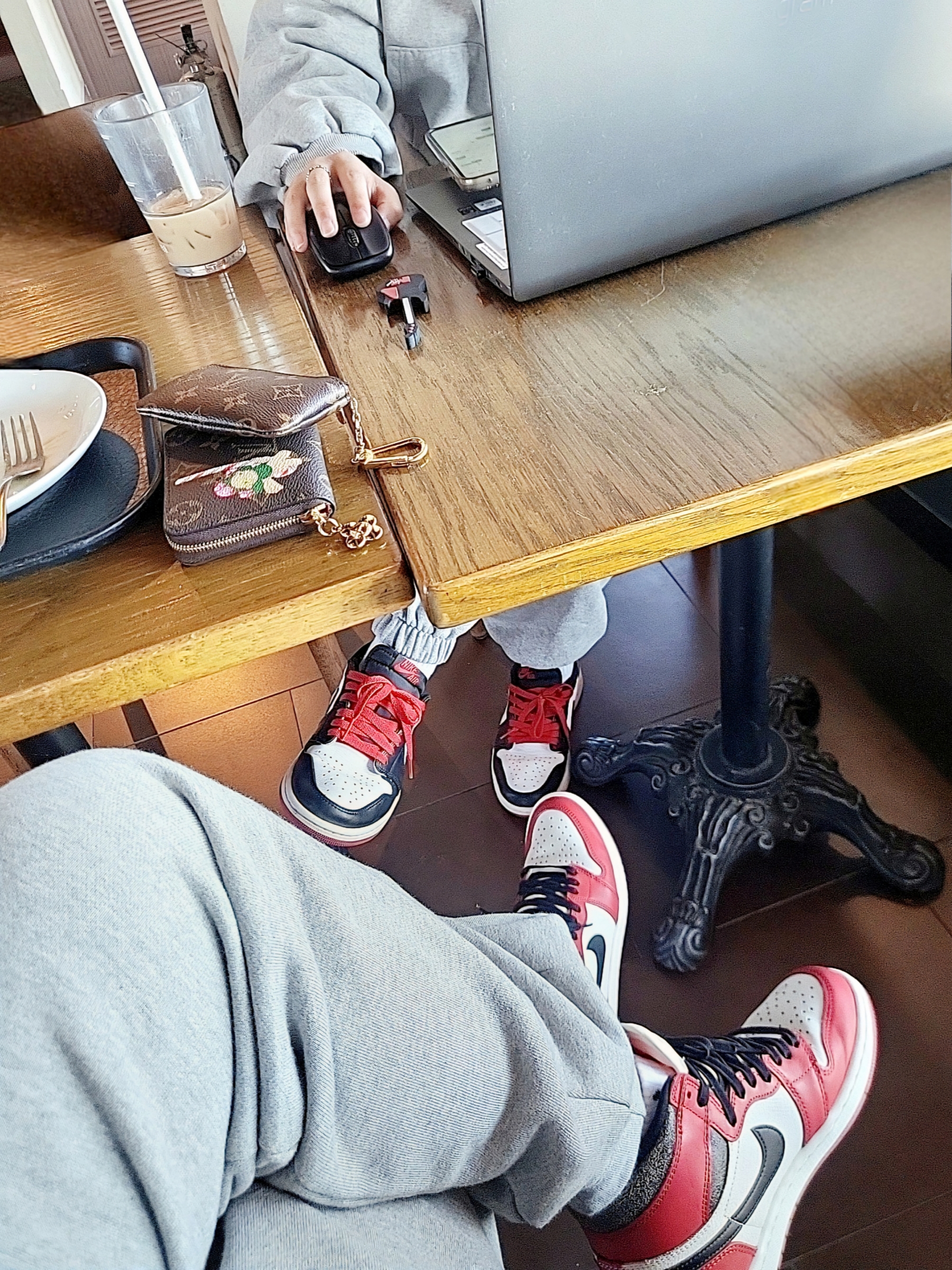 Jordan 1 Retro High OG Chicago 2022, Louis Vuitton Palm Springs MM Backpack Monogram 착용 스타일 - 3