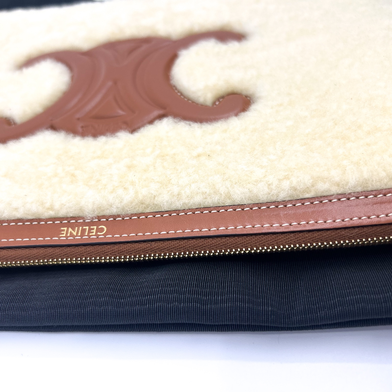 Celine Small Pouch with Strap in Shearling and Calfskin Beige 착용 스타일 - 3