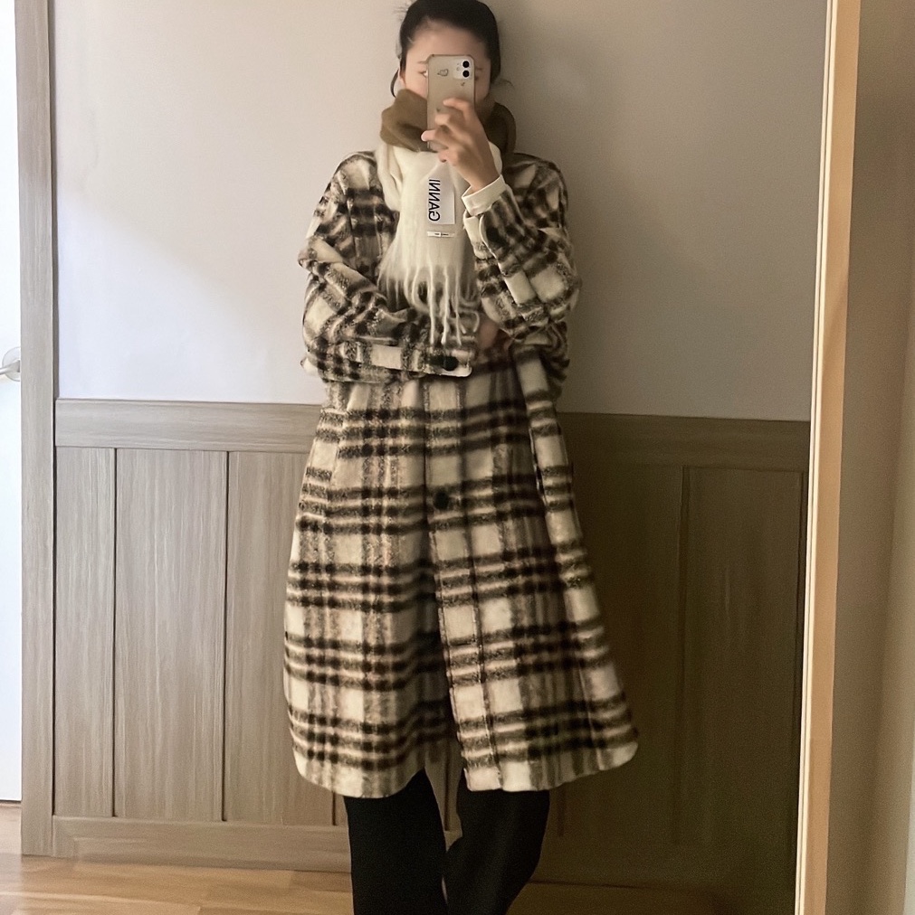 (W) Isabel Marant Fontizi Checked Coat Ecru - 22FW, Ganni Two-Tone Mohair Blend Muffler Multicolour 착용 스타일