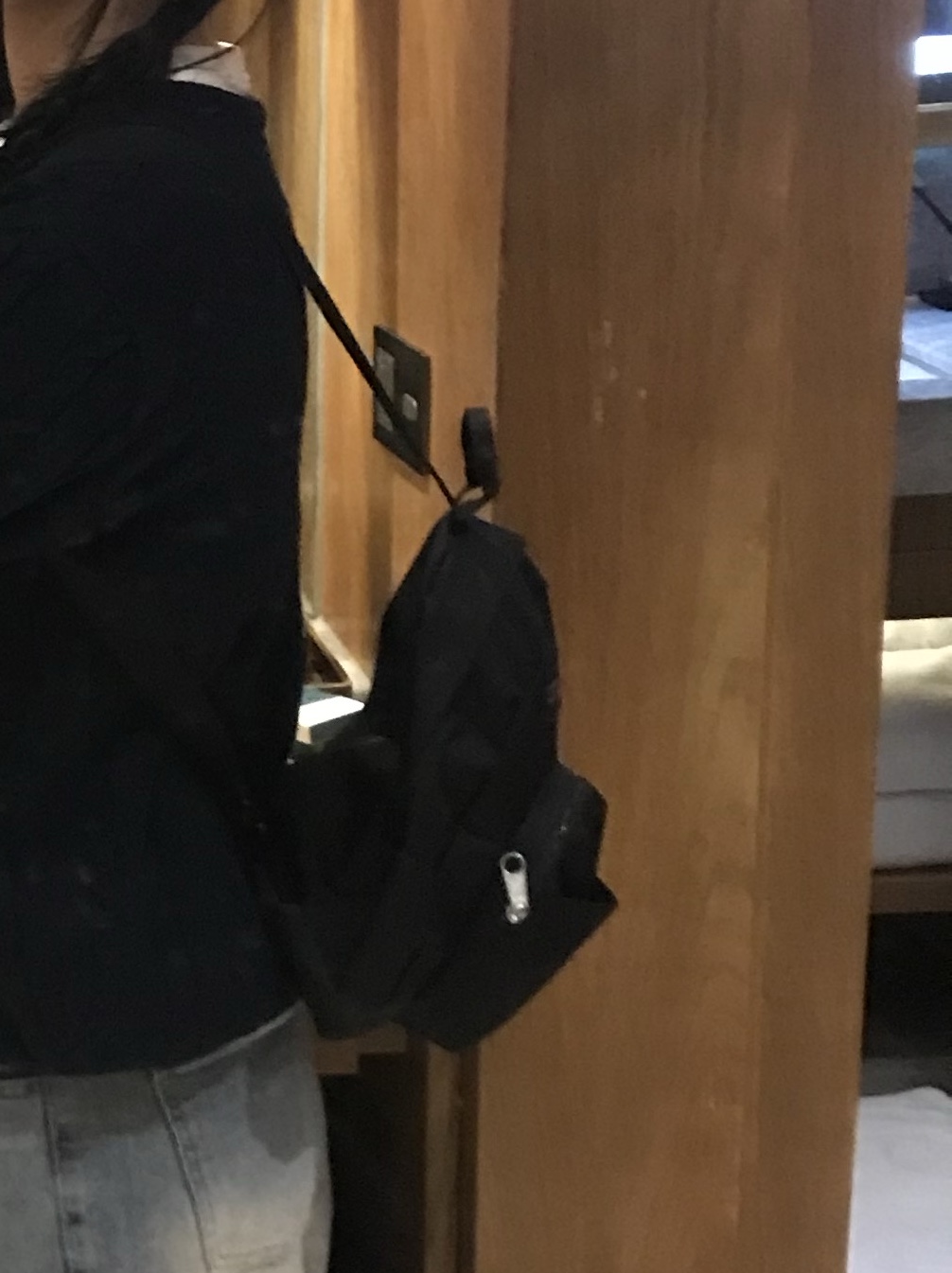 Jansport Half Pint Mini Backpack Black 착용 스타일