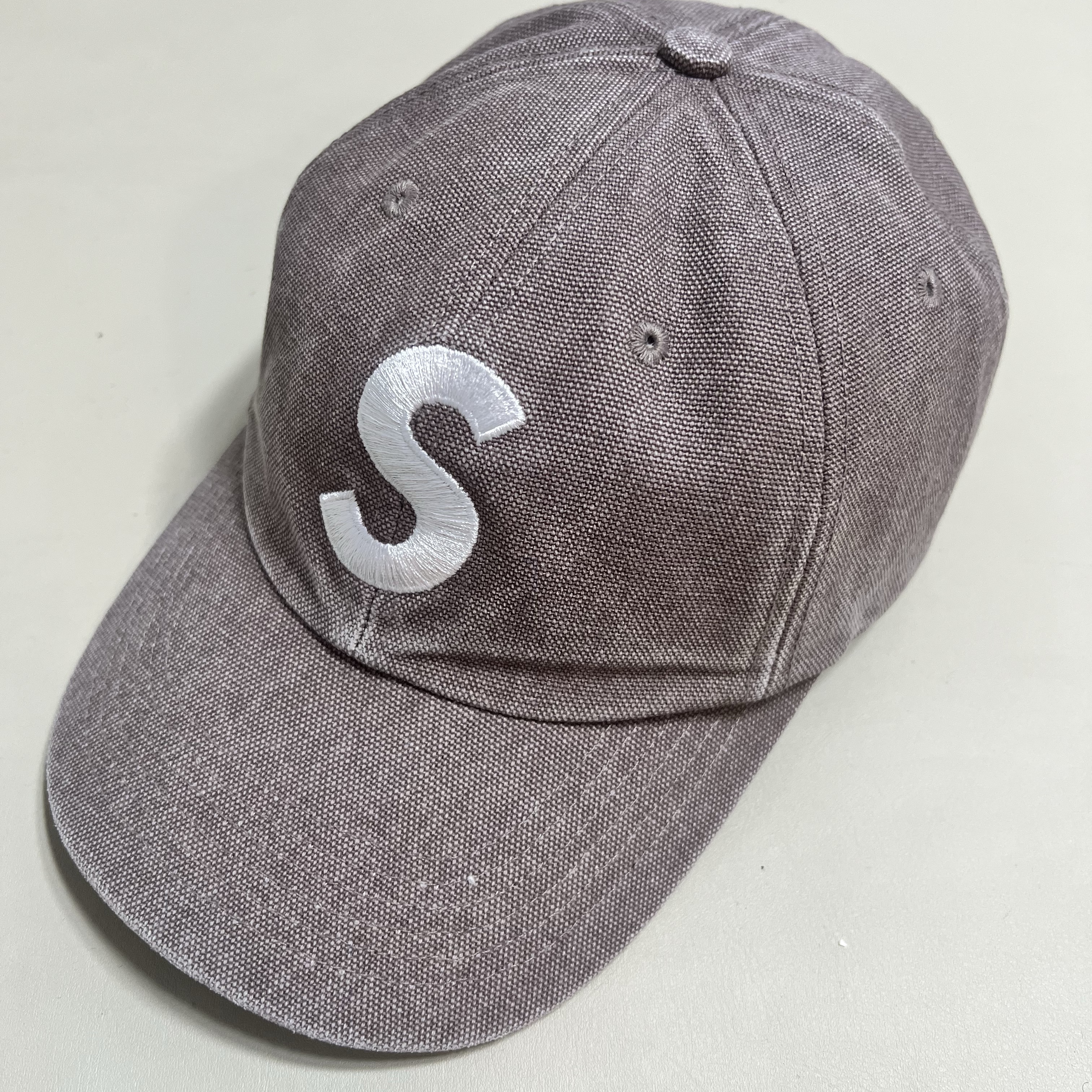 Supreme Pigment S Logo 6-Panel Khaki - 24FW 착용 스타일