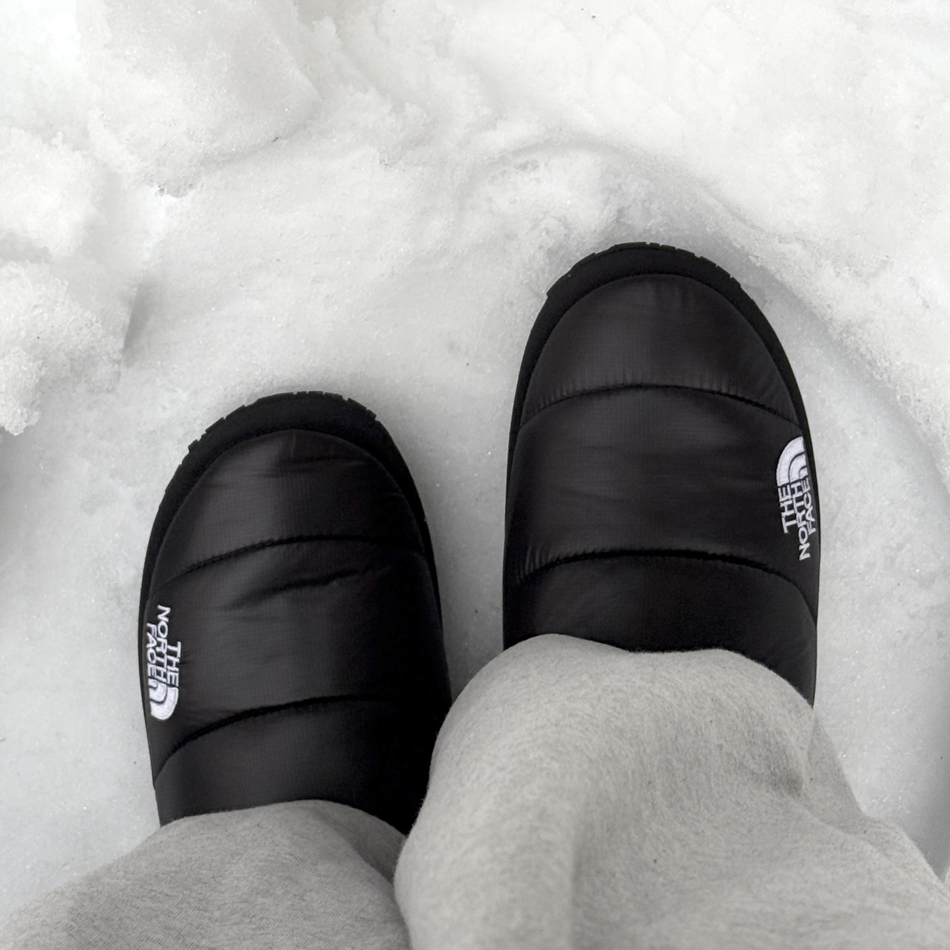 The North Face Nuptse Mule Black 착용 스타일