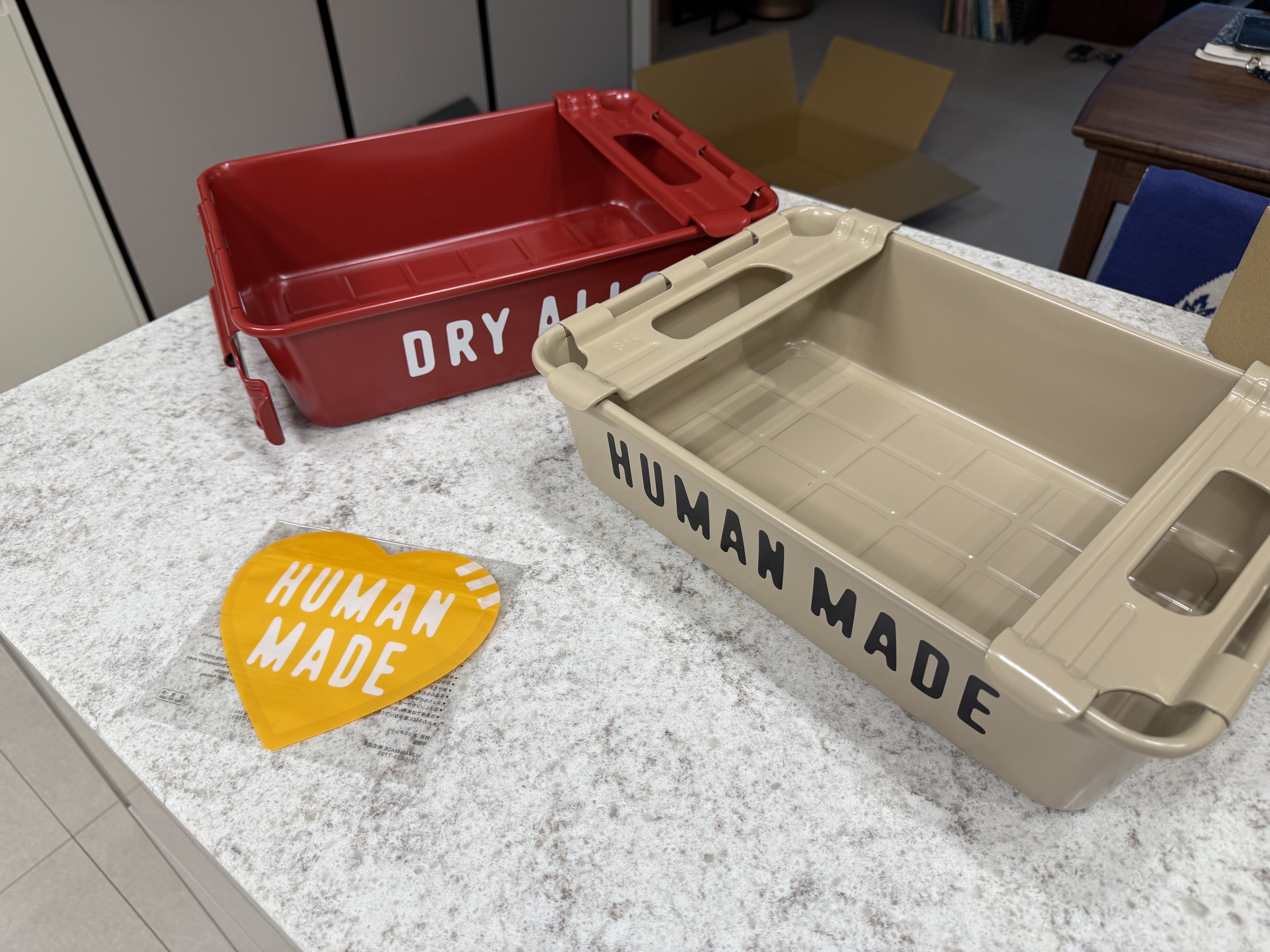 Human Made Steel Stacking Box Red, Human Made Steel Stacking Box Beige 착용 스타일 - 4