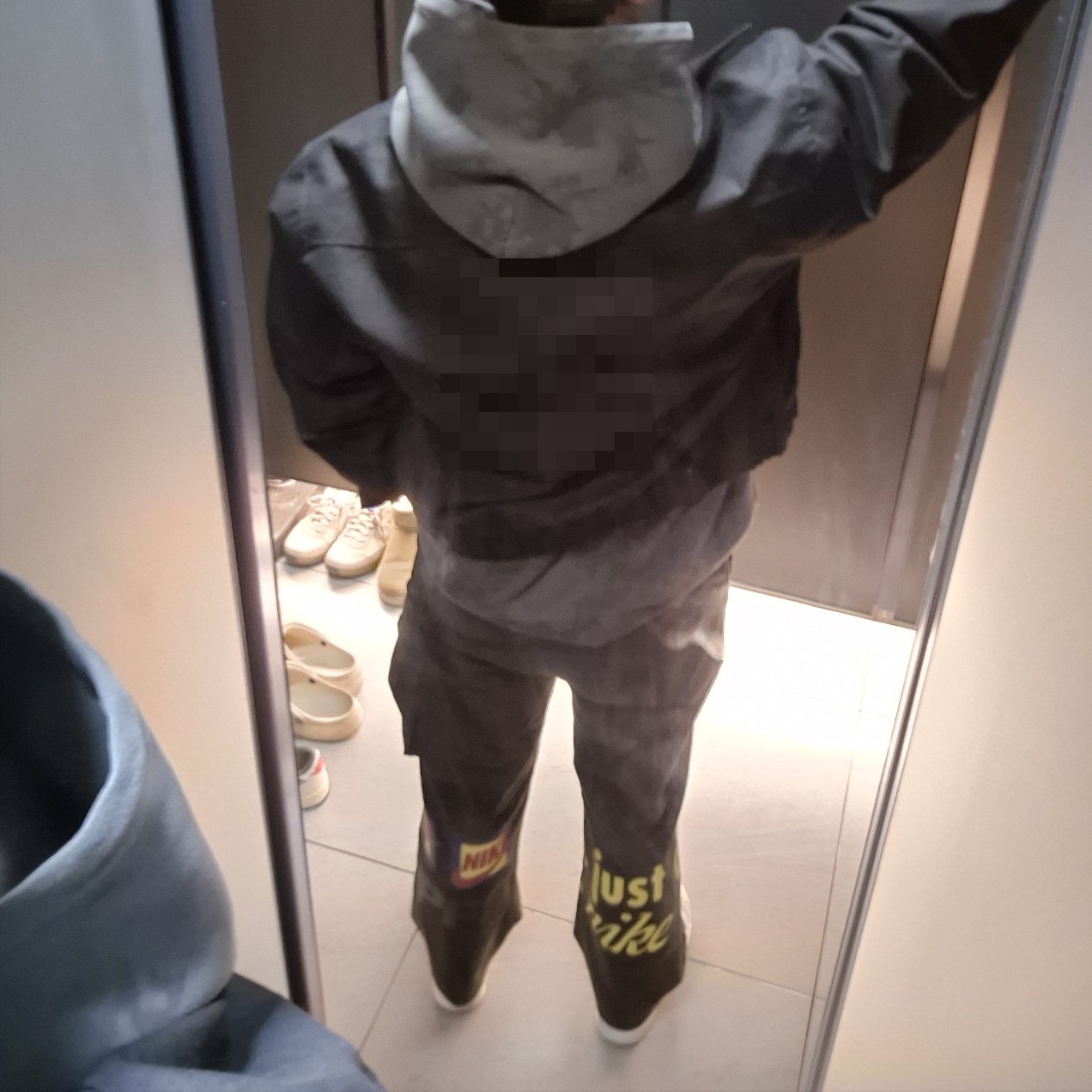 Jordan x Travis Scott Jumpman Jack TR University Red, Nike x Cactus Plant Flea Market Track Pants Olive 착용 스타일 - 6