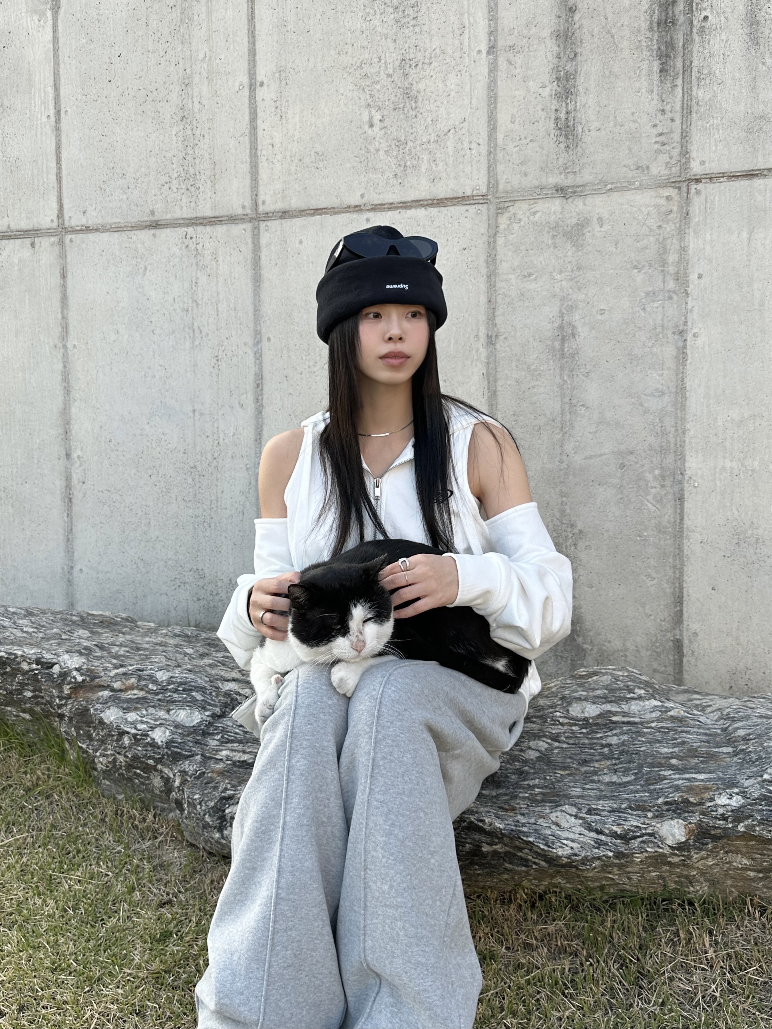 Supreme Polartec Beanie Black - 23FW, Prada Symbole Sunglasses Slate Gray Lenses Alternative fit 착용 스타일 - 4