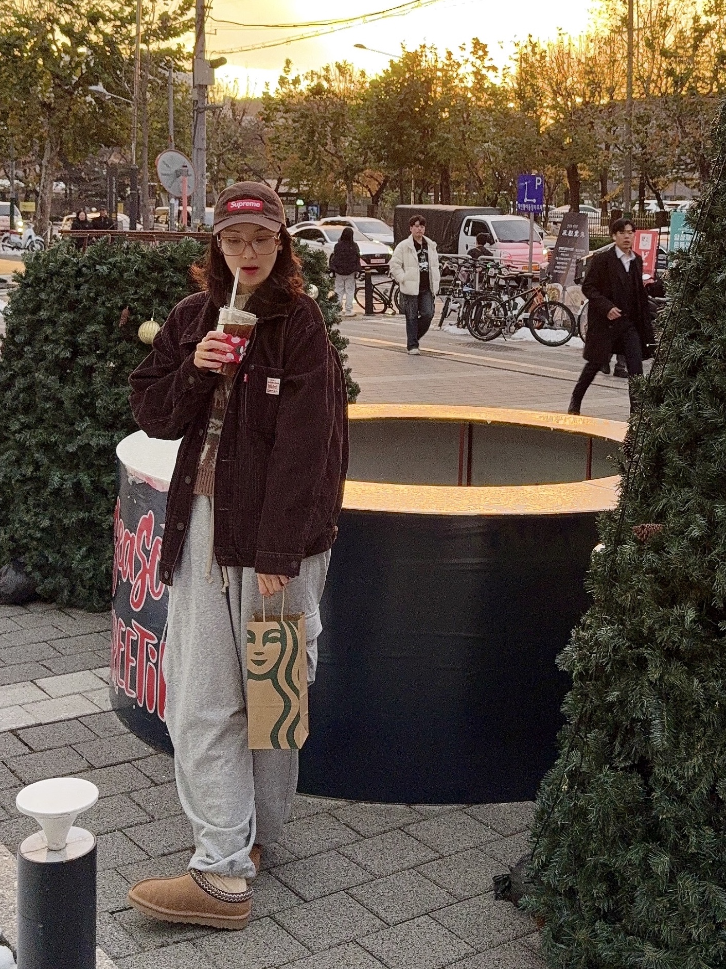UGG Tasman Slipper Chestnut, Supreme Washed Chino Twill Camp Cap Brown - 21FW 착용 스타일 - 1