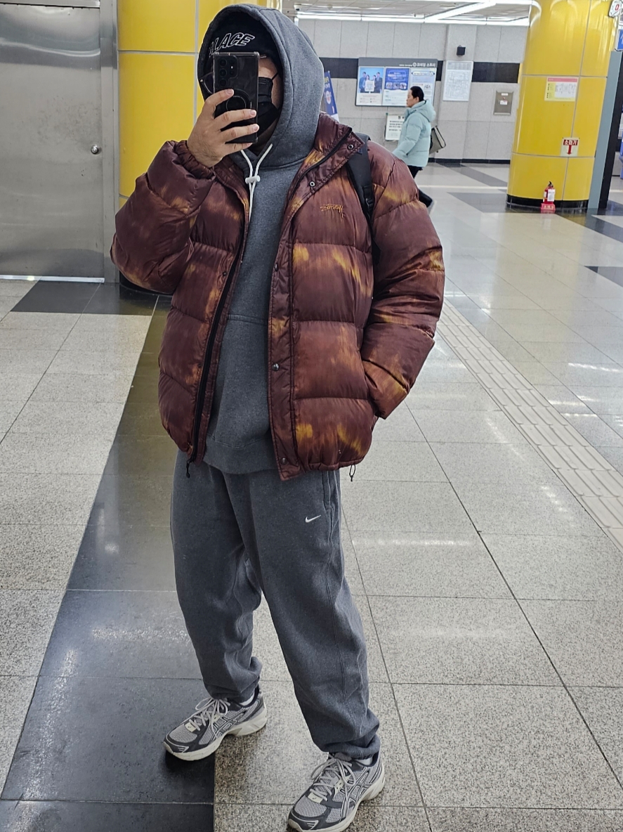 Palace Zip Pocket Beanie Black - 22SS, Stussy Aurora Puffer Jacket Brown 착용 스타일