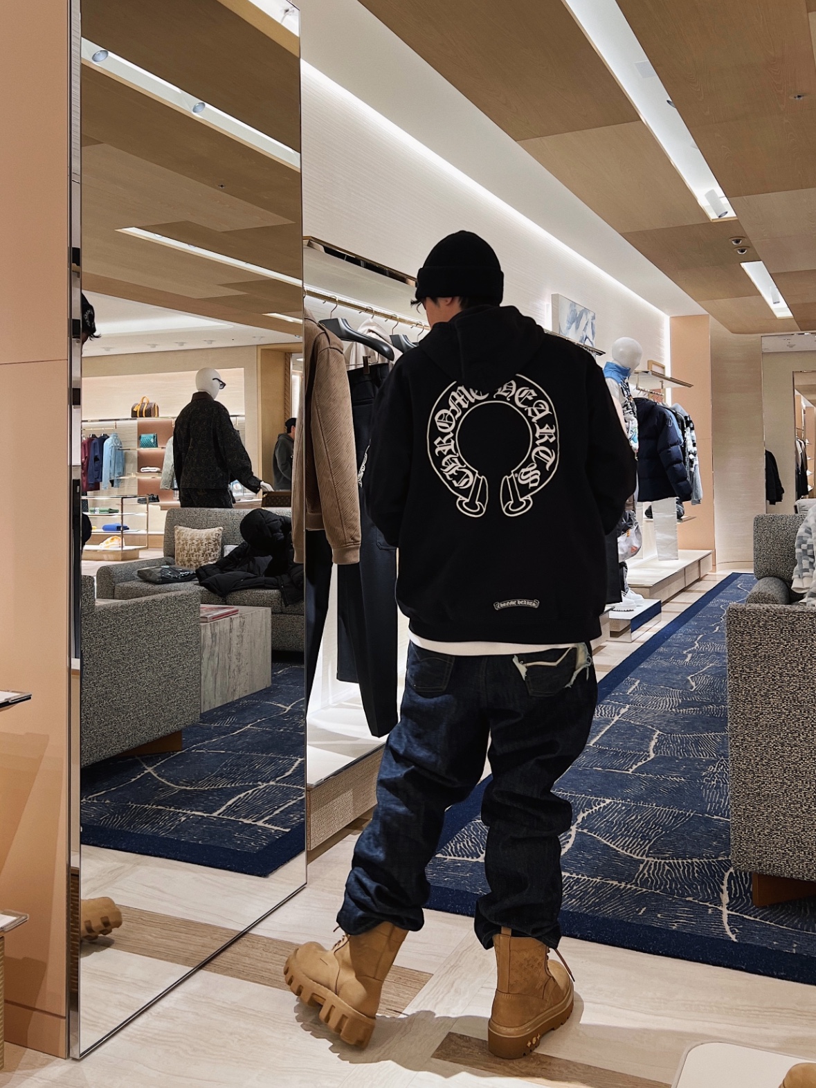 Chrome Hearts Horseshoe Floral Hoodie Black, Chrome Hearts Horseshoe Floral Fleece Zip-Up Hoodie Black 착용 스타일 - 3