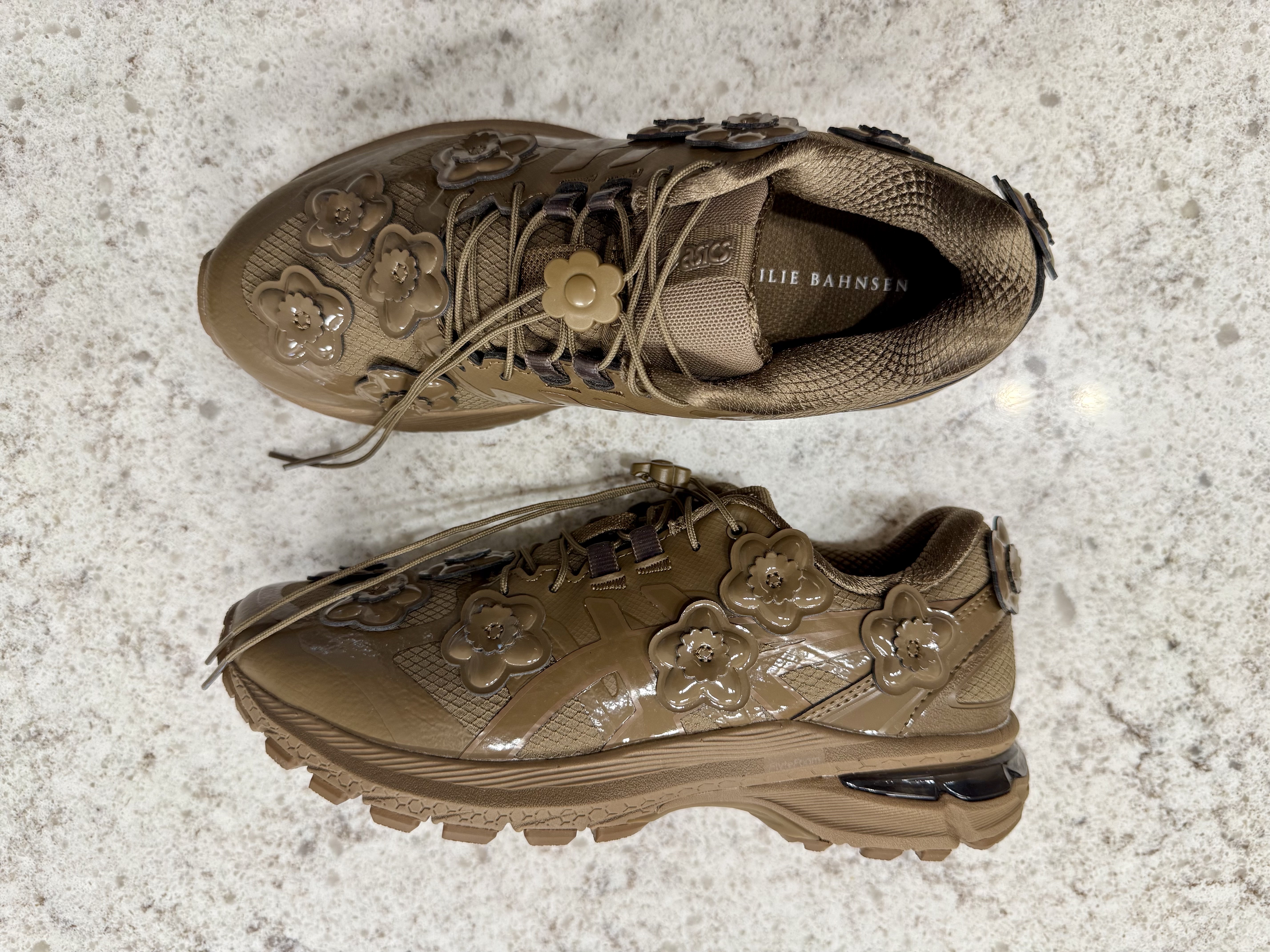 Asics x Cecilie Bahnsen Gel-Terrain Black, Asics x Cecilie Bahnsen Gel-Terrain Sepia 착용 스타일 - 2