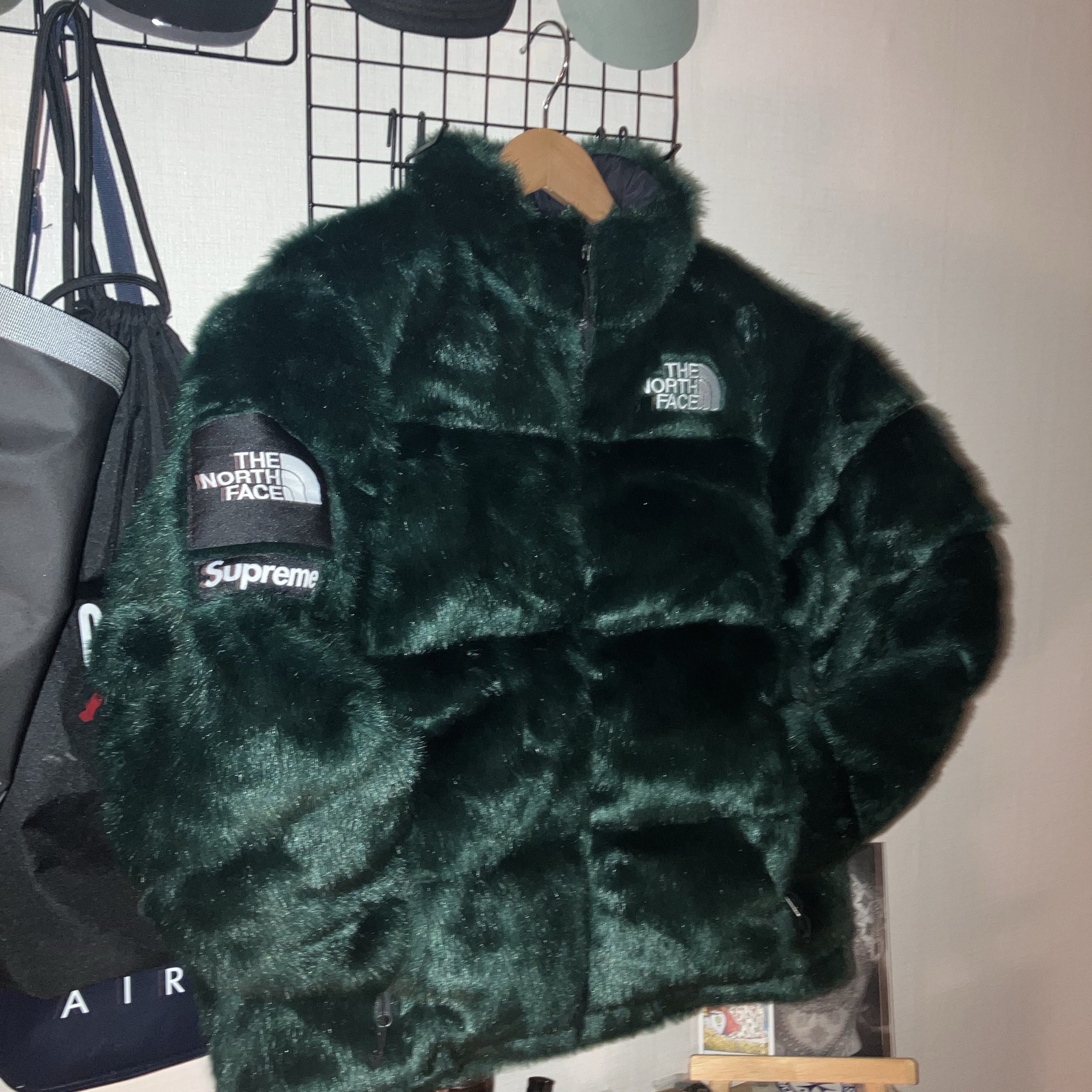 Supreme x The North Face Faux Fur Nuptse Jacket Green - 20FW 착용 스타일 - 4