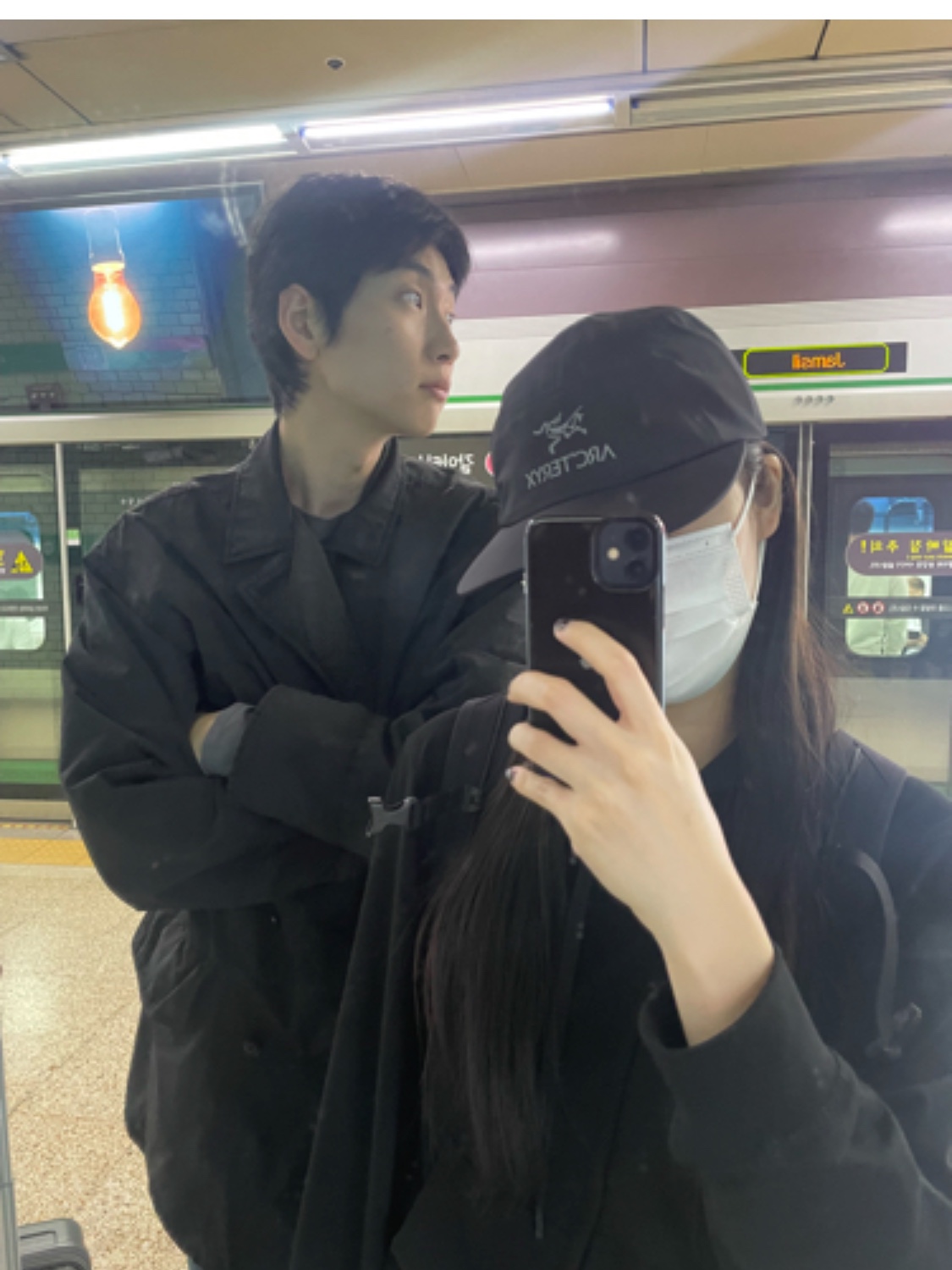 Arc'teryx Konseal 15 Backpack Black, Arc'teryx Gore 5 Panel Cap Black 착용 스타일 - 3