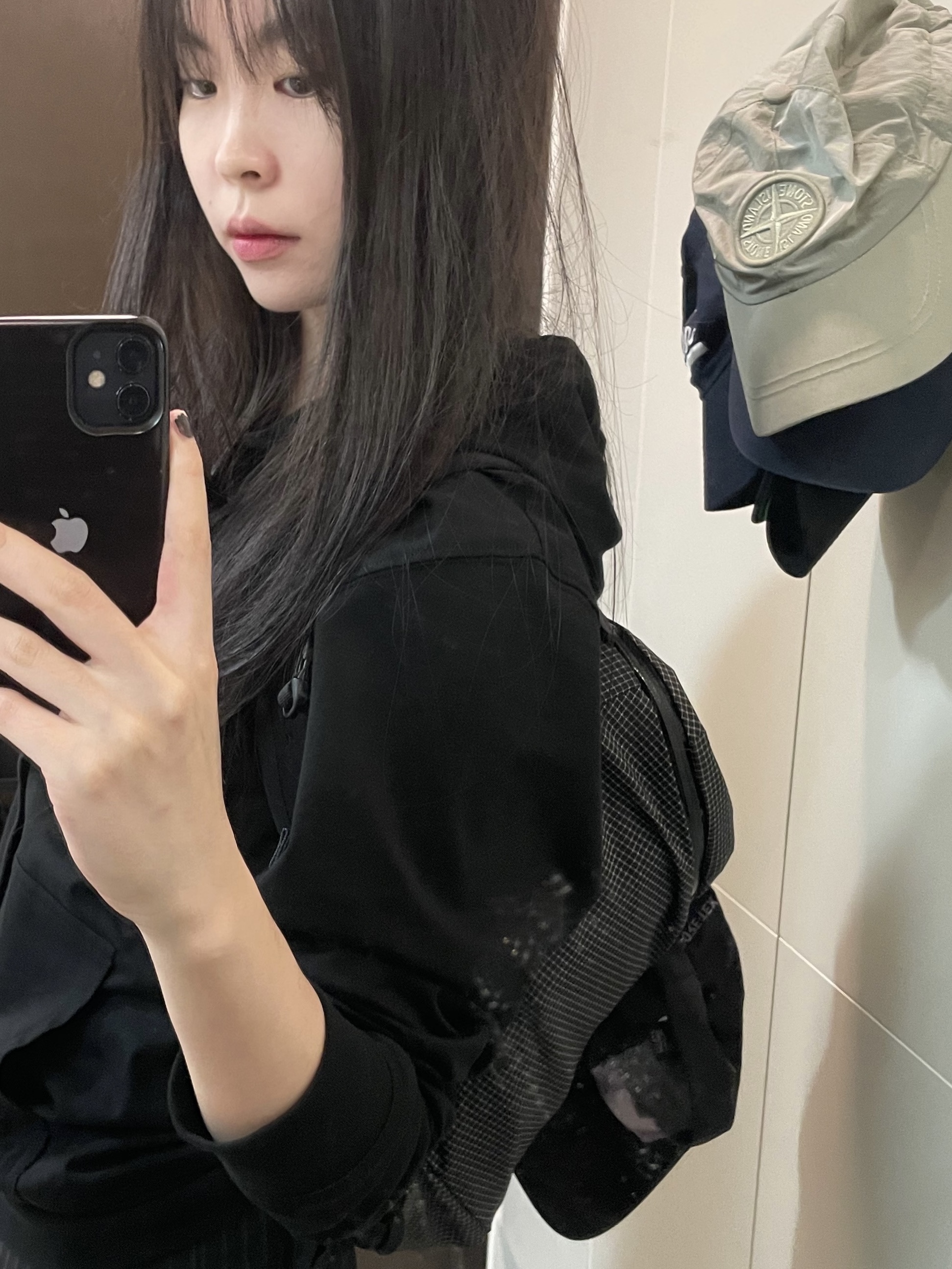 Arc'teryx Konseal 15 Backpack Black, Arc'teryx Gore 5 Panel Cap Black 착용 스타일 - 2