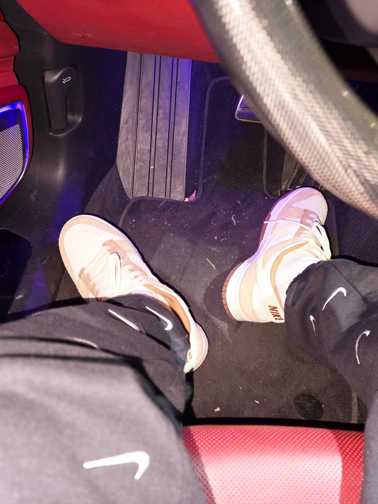 Nike Dunk Low Pro Premium Medium Curry, Supreme Bandana Faux Fur Bomber Jacket Black - 21SS 착용 스타일 - 4