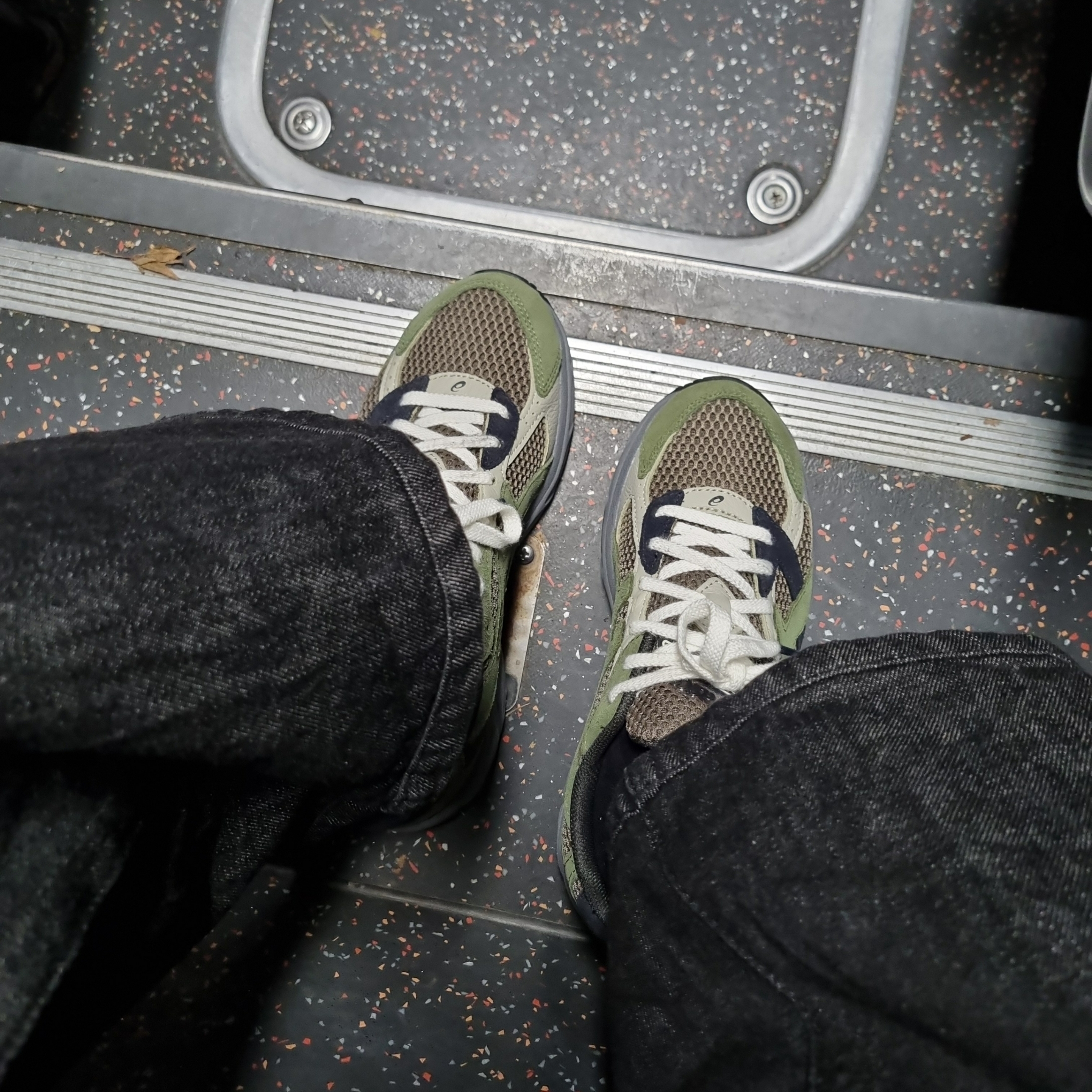 Asics Gel-1130 SMU Olive Canvas Smog Green 착용 스타일 - 2