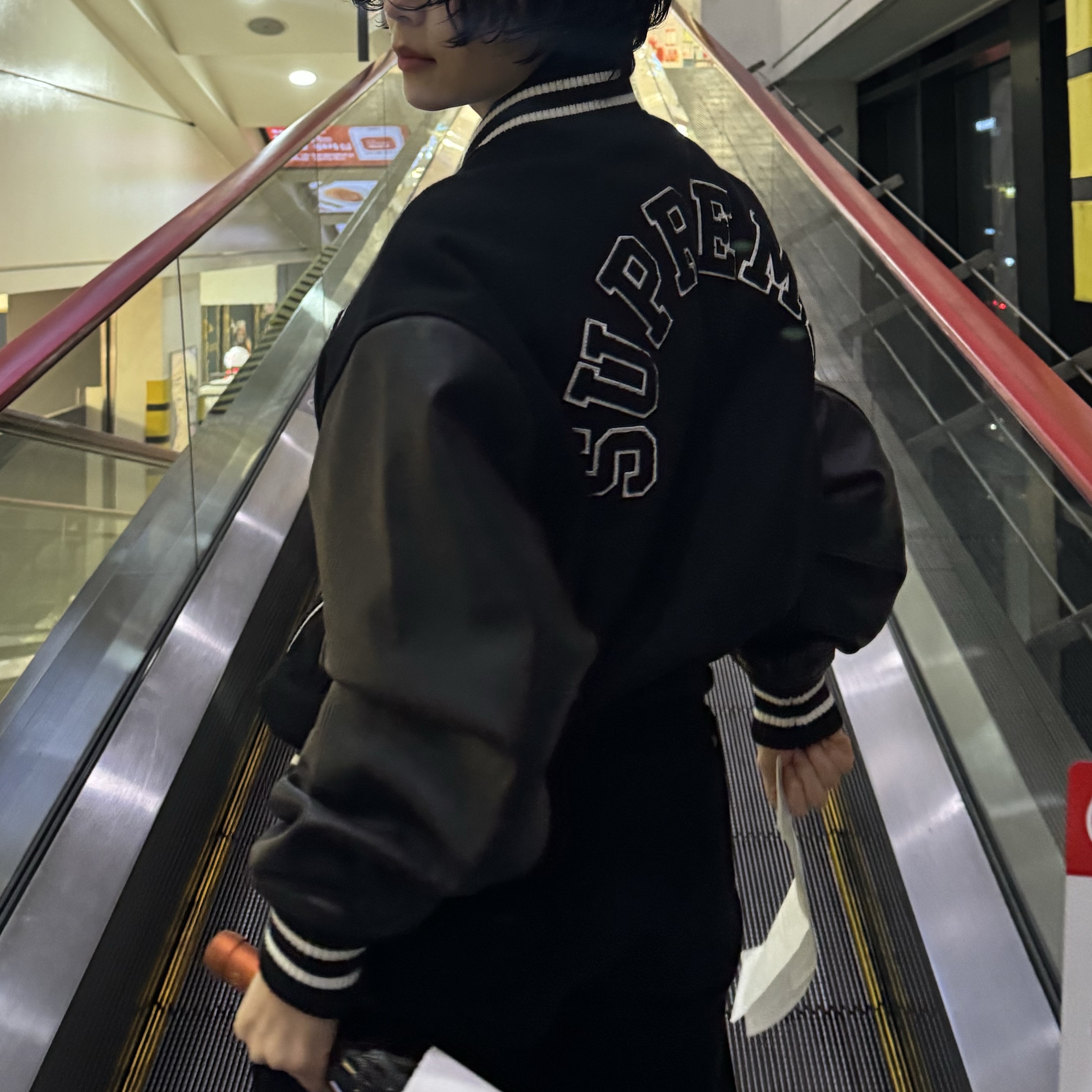 Supreme Tiger Varsity Jacket Black - 23FW 착용 스타일