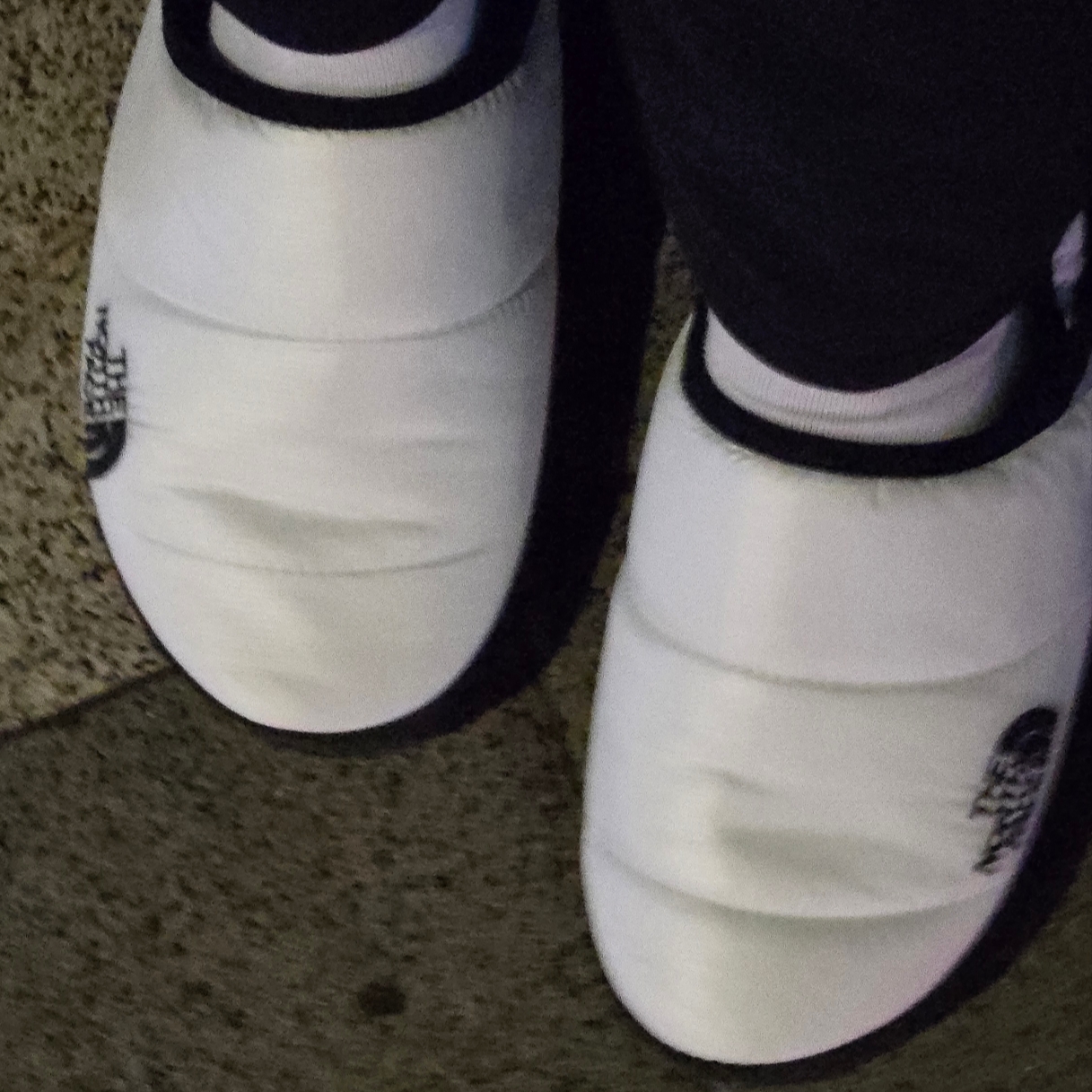 The North Face Nuptse Mule White 착용 스타일