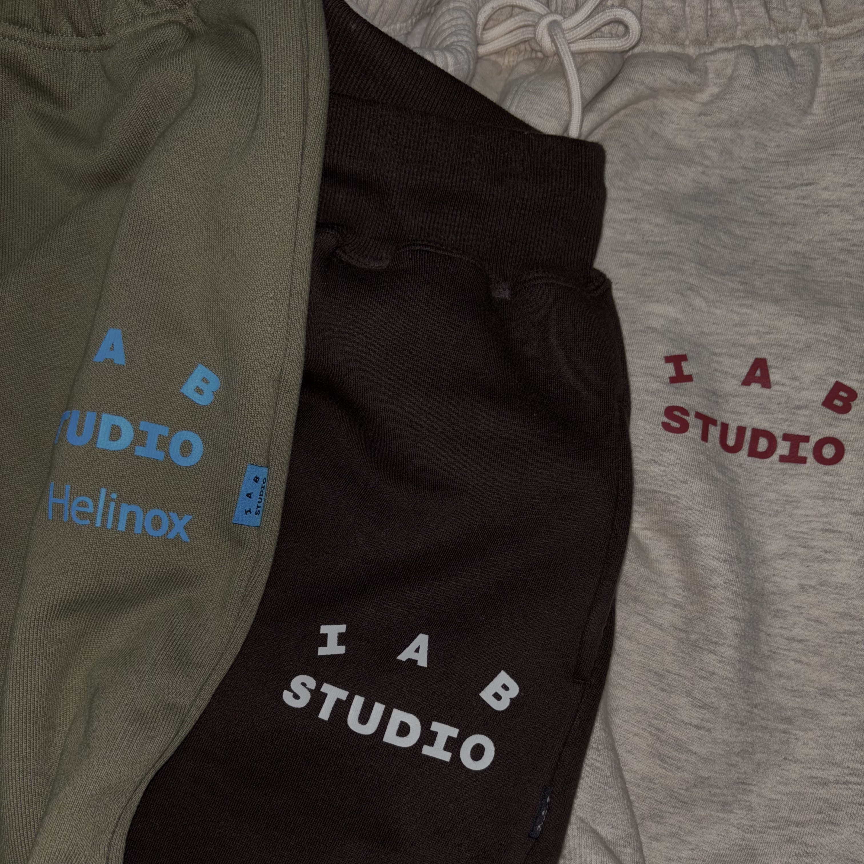 IAB Studio x Helinox Sweatpants Leaf Green, IAB Studio Sweatpants Brown 착용 스타일