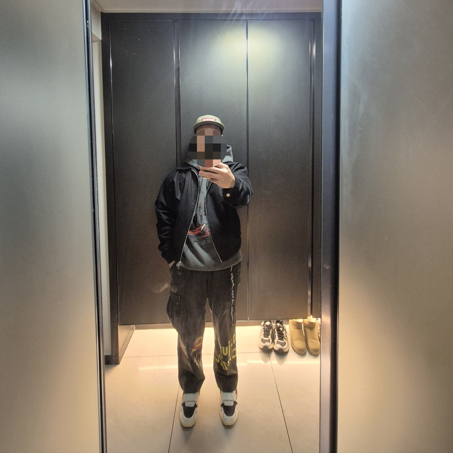 Jordan x Travis Scott Jumpman Jack TR University Red, Nike x Cactus Plant Flea Market Track Pants Olive 착용 스타일 - 3