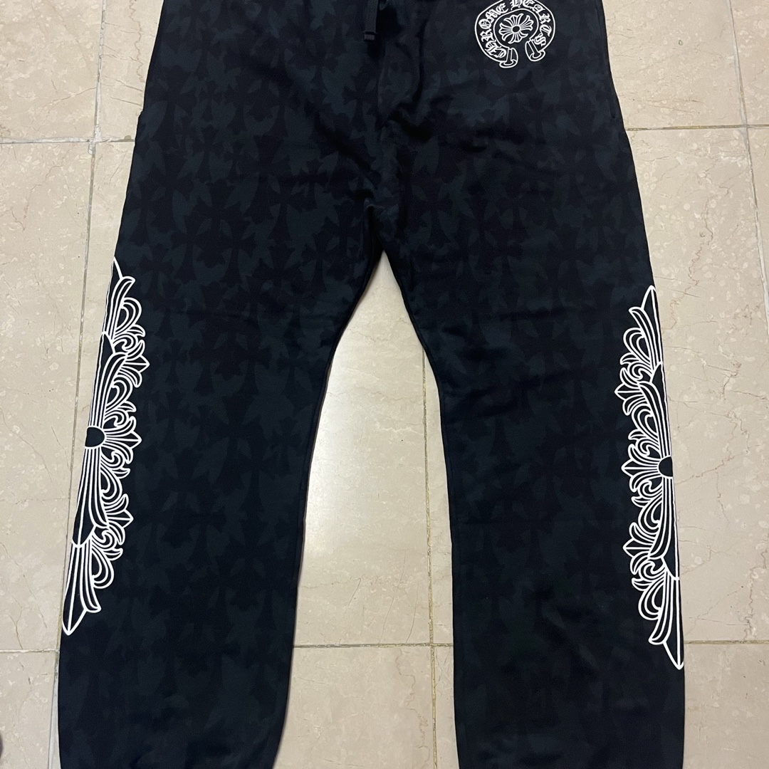 Chrome Hearts Cemetery Cross All Over Print Sweatpants Black, Chrome Hearts Cemetery Cross Print Pullover Hoodie Black 착용 스타일 - 4
