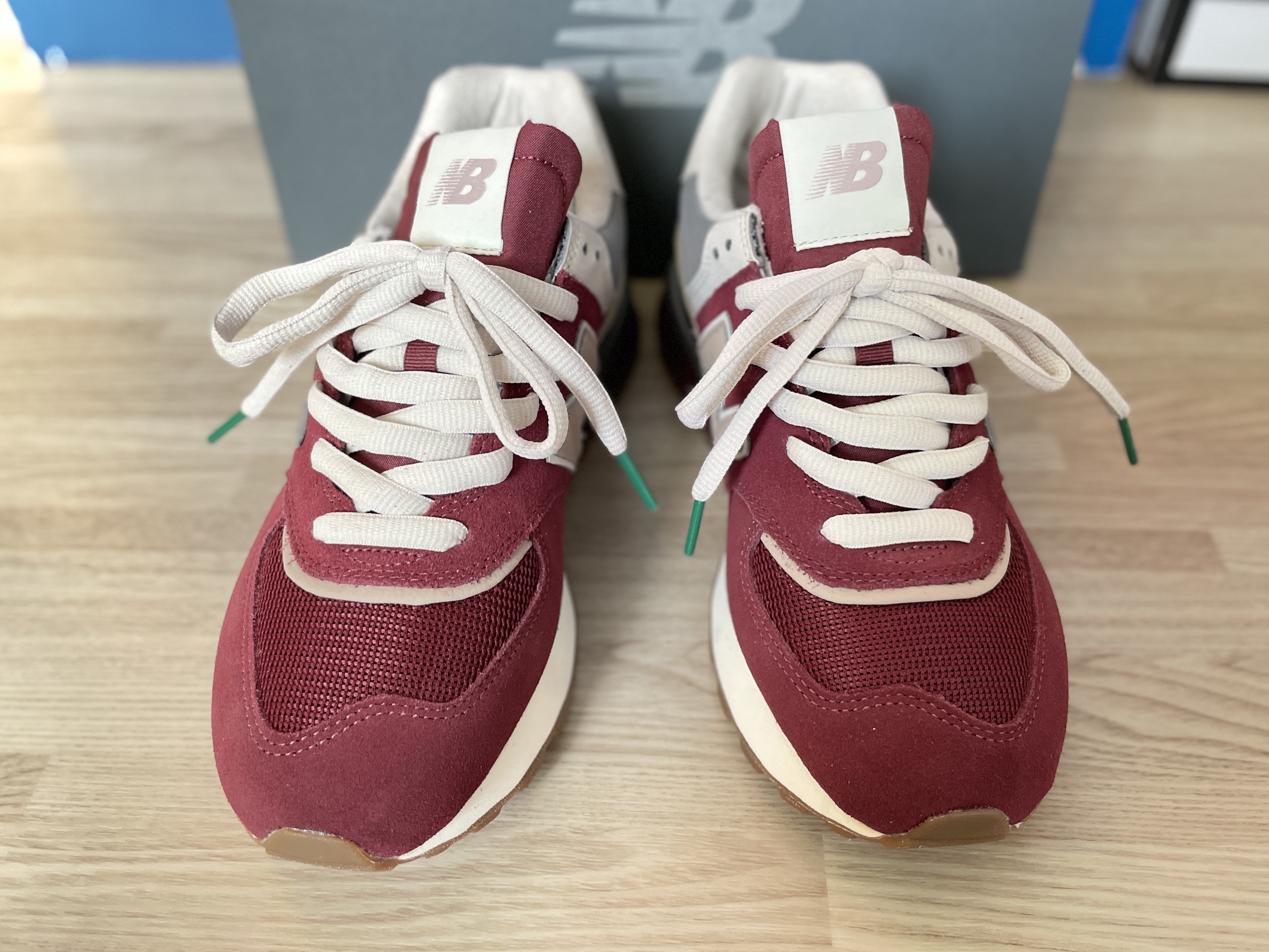New Balance 574 Legacy Burgundy 착용 스타일 - 2