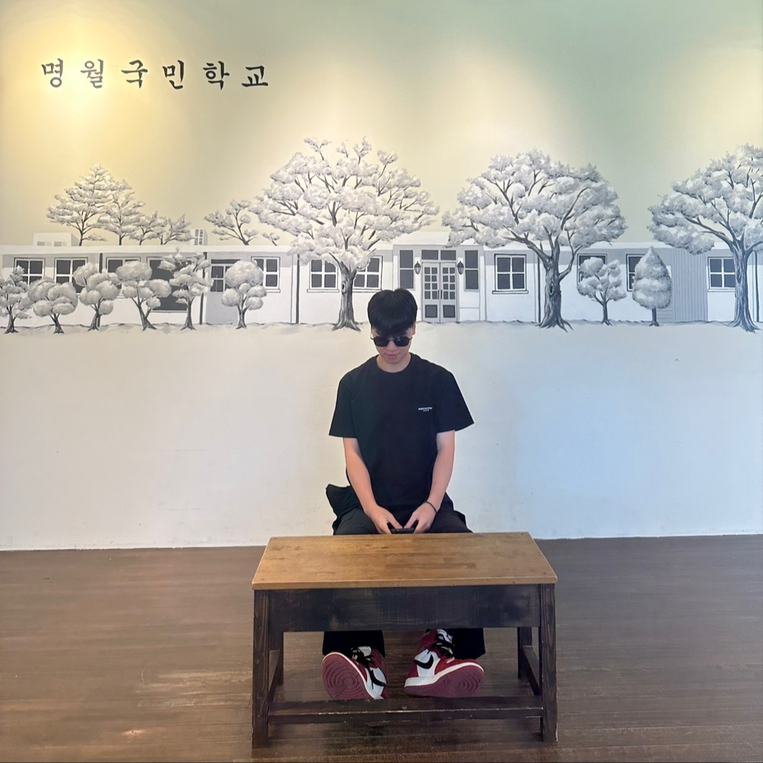 Jordan 1 Retro High OG Chicago 2022, Wooyoungmi Flower Print Back Logo T-Shirt Black - 21SS 착용 스타일 - 5