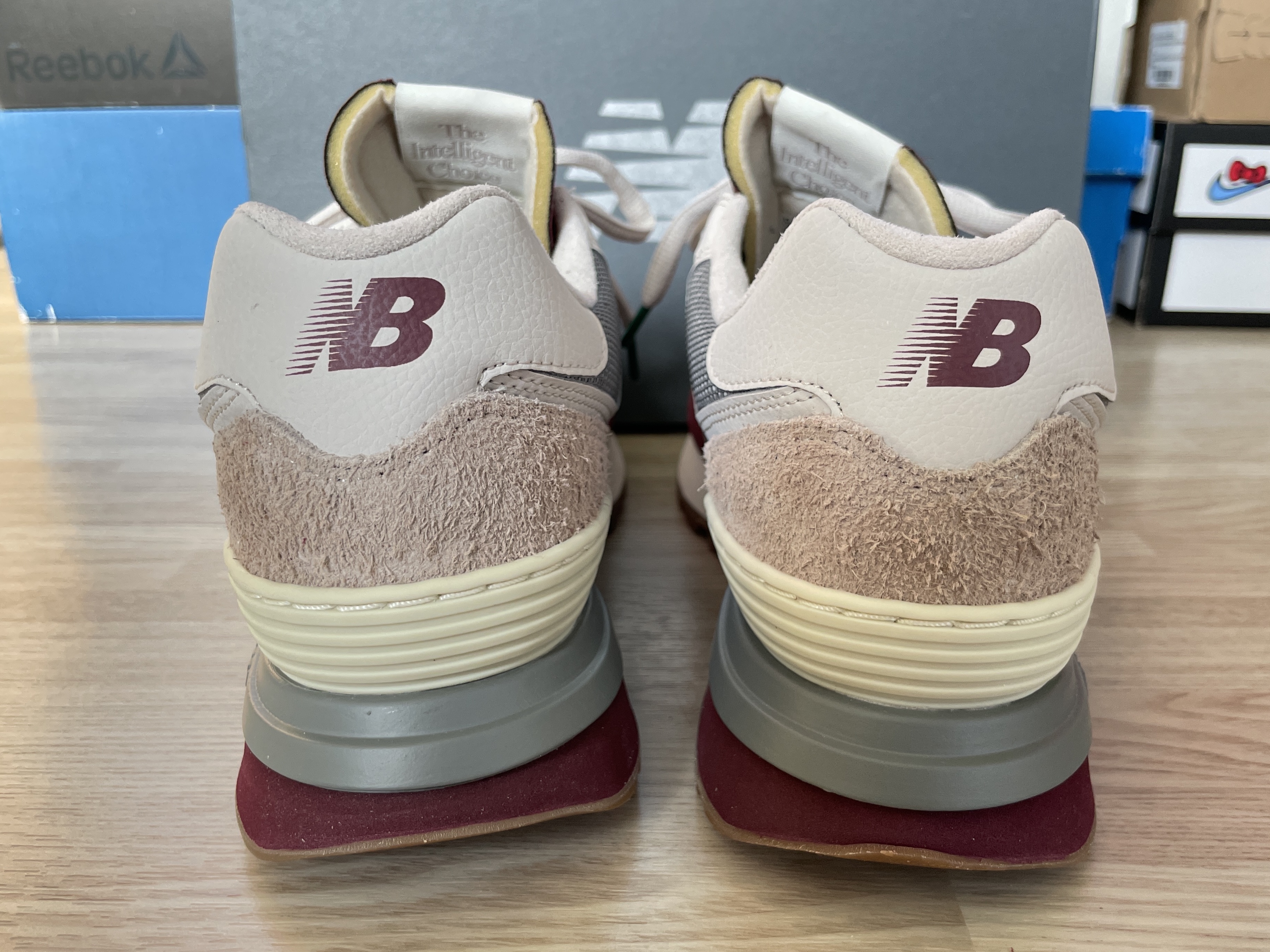 New Balance 574 Legacy Burgundy 착용 스타일 - 3
