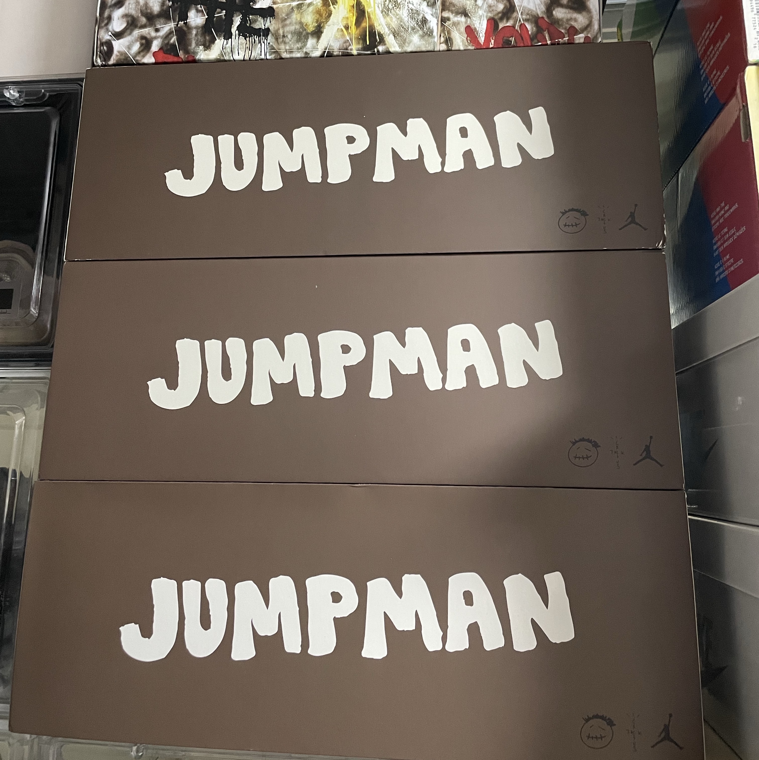 Jordan x Travis Scott Jumpman Jack TR University Red, Jordan x Travis Scott Jumpman Jack TR Black and Dark Mocha 착용 스타일 - 4