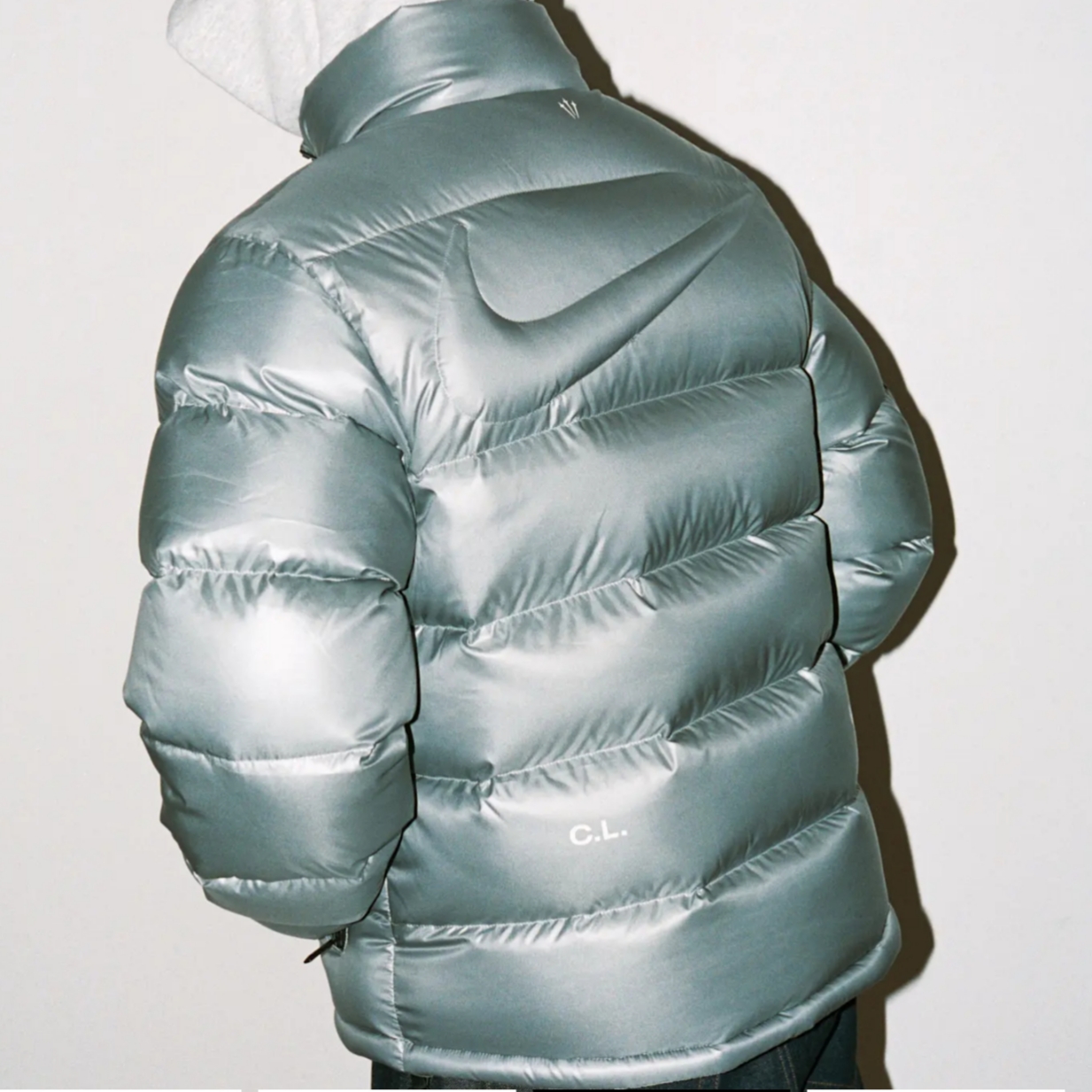 Nike x Drake Nocta Sunset Puffer Jacket Mica Green Cyber (FN8196-330) 착용 스타일 - 1