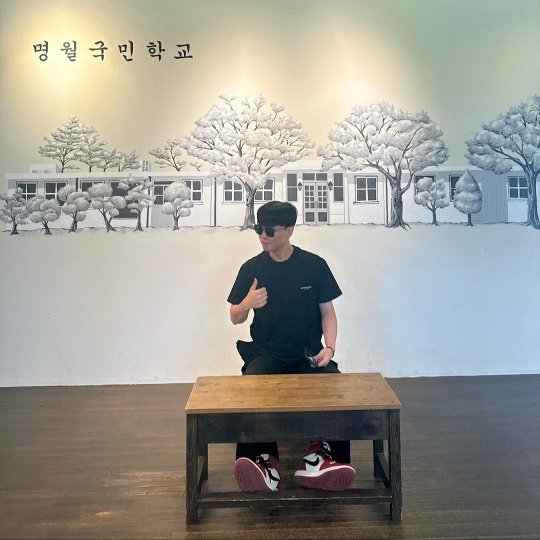 Jordan 1 Retro High OG Chicago 2022, Wooyoungmi Flower Print Back Logo T-Shirt Black - 21SS 착용 스타일 - 6