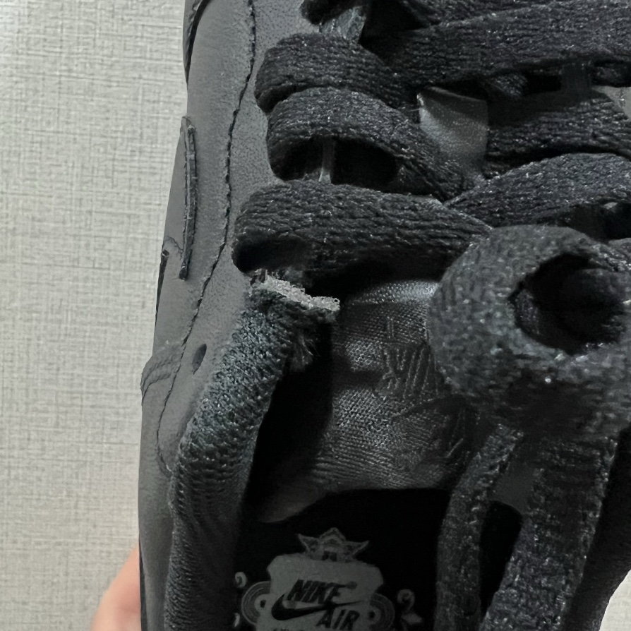 Nike Air Force 1 '07 Low Triple Black 착용 스타일 - 1