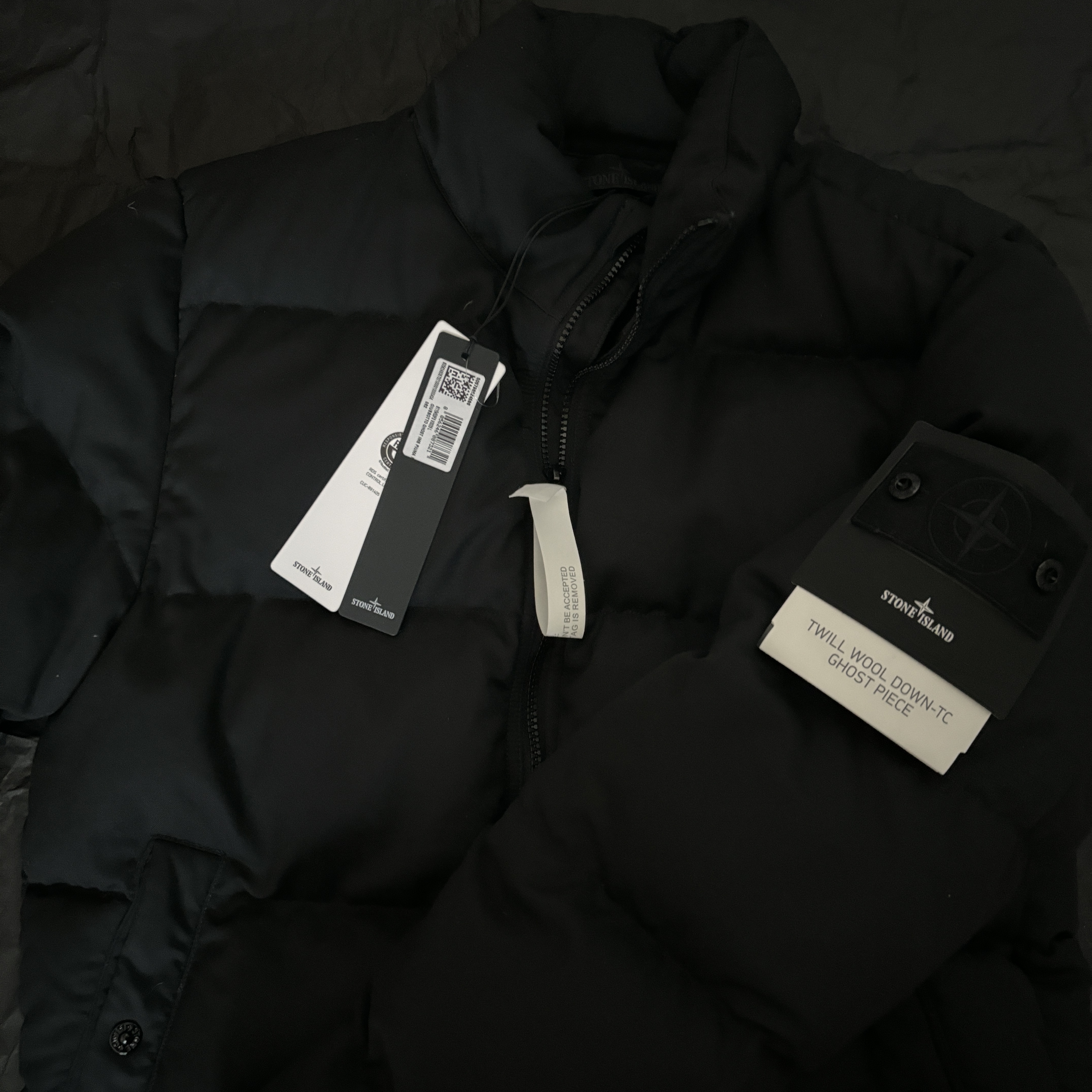 Stone Island 453F3 Ghost Padded Down Jacket Black - 24FW 착용 스타일