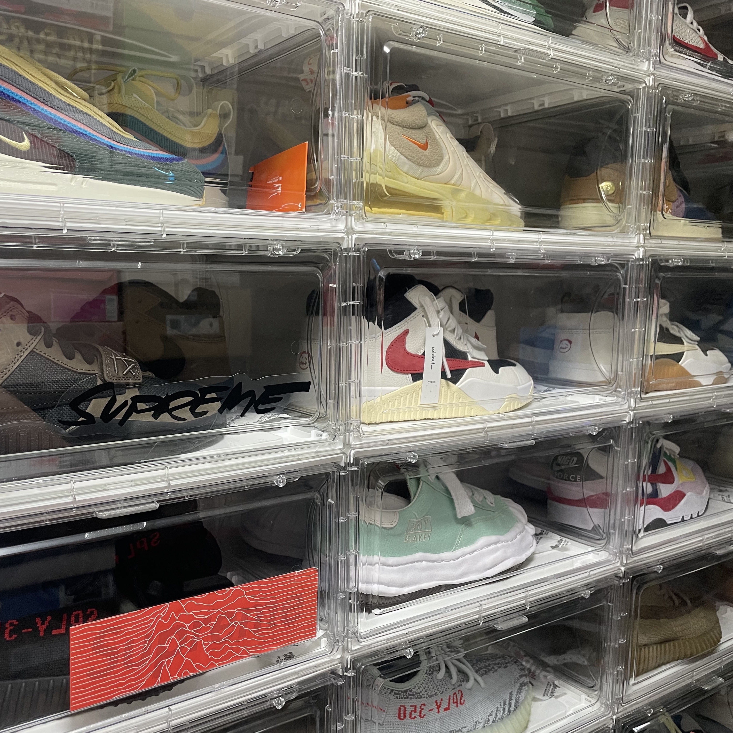 Jordan x Travis Scott Jumpman Jack TR University Red, Jordan x Travis Scott Jumpman Jack TR Black and Dark Mocha 착용 스타일 - 5