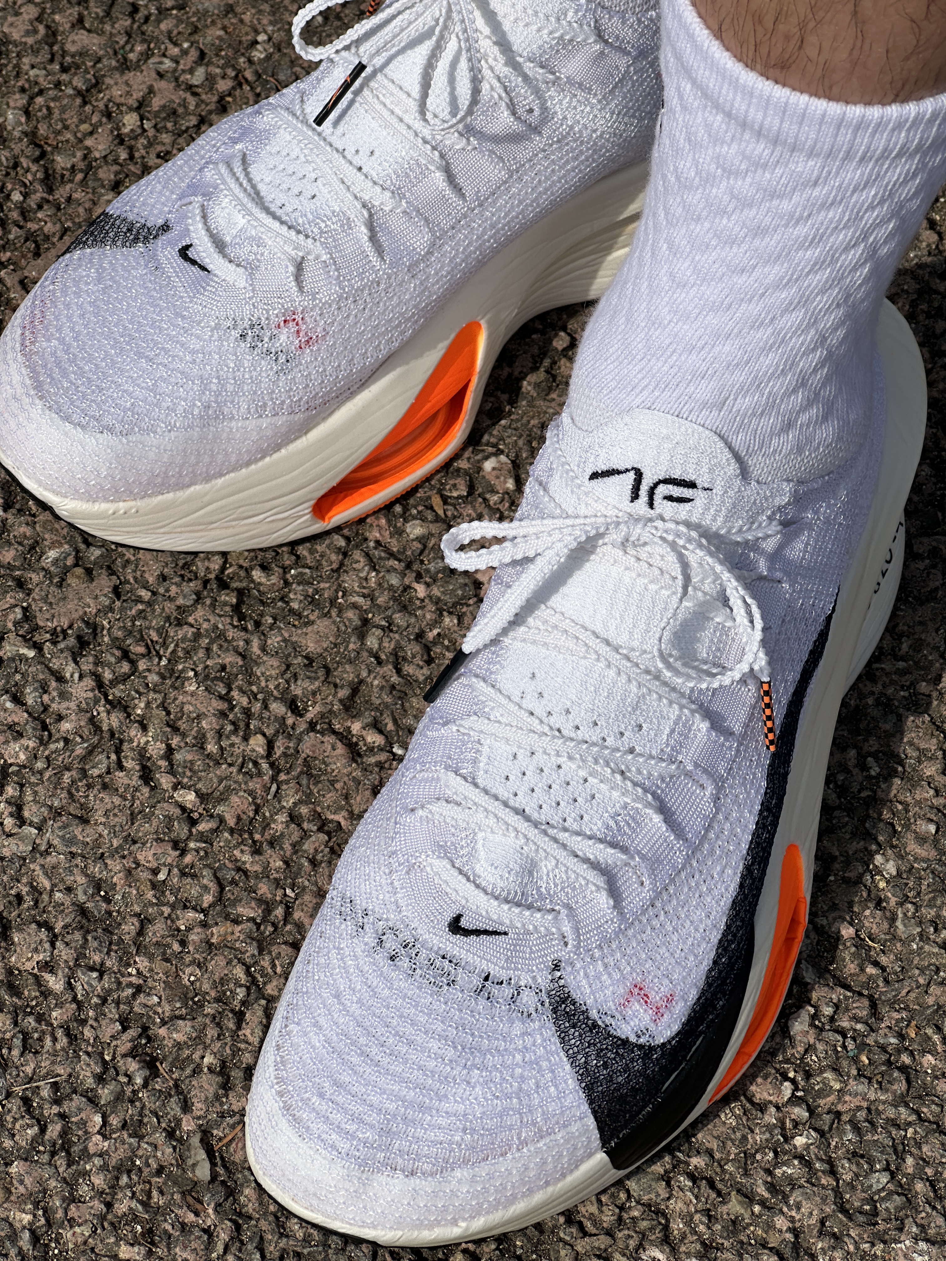 Nike Air Zoom Alphafly Next% 3 Proto White Total Orange 착용 스타일 - 2