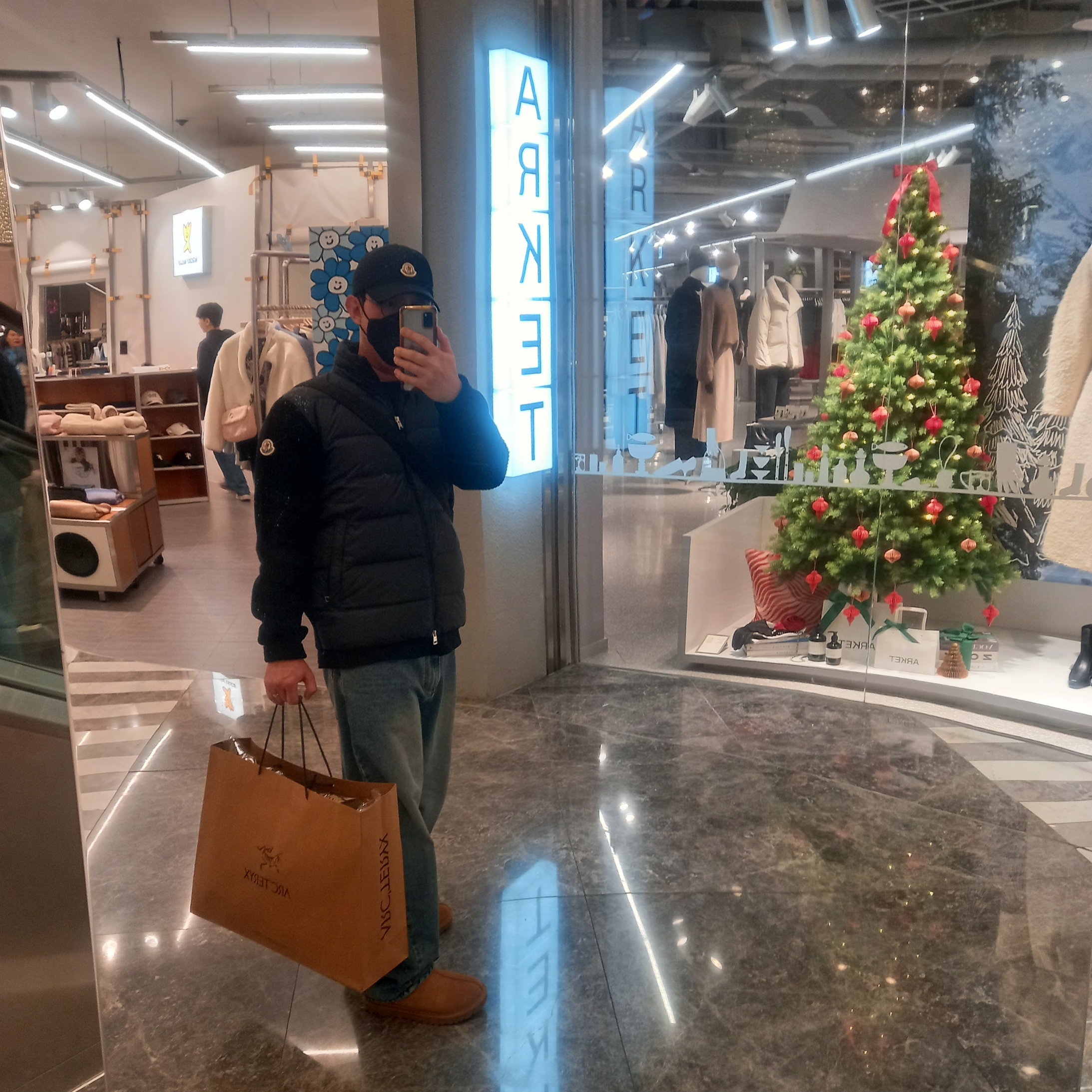 Moncler Padded Wool Zip-Up Hoodie Black - 24FW, UGG Neuman Chestnut 착용 스타일 - 5