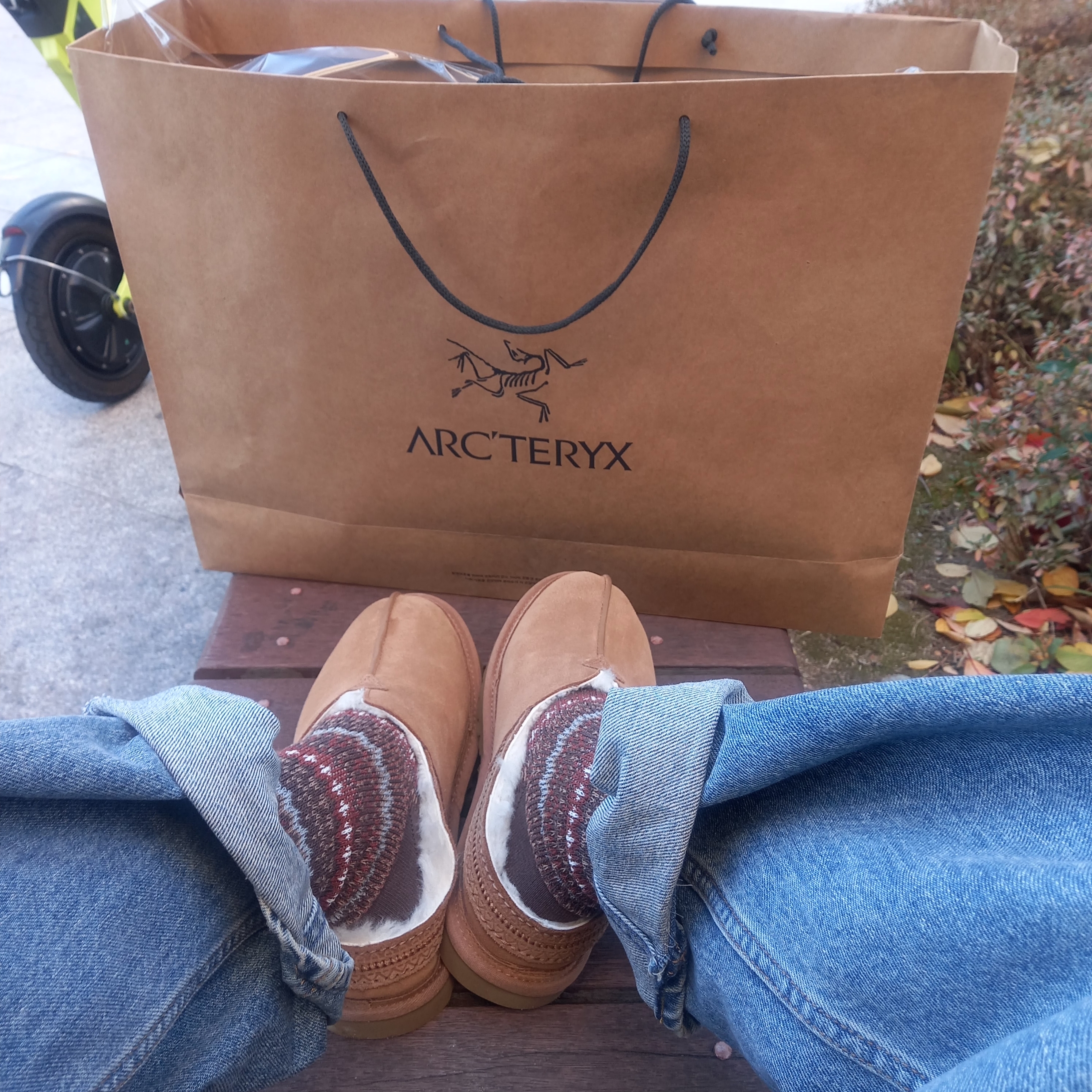 UGG Neuman Chestnut 착용 스타일 - 1