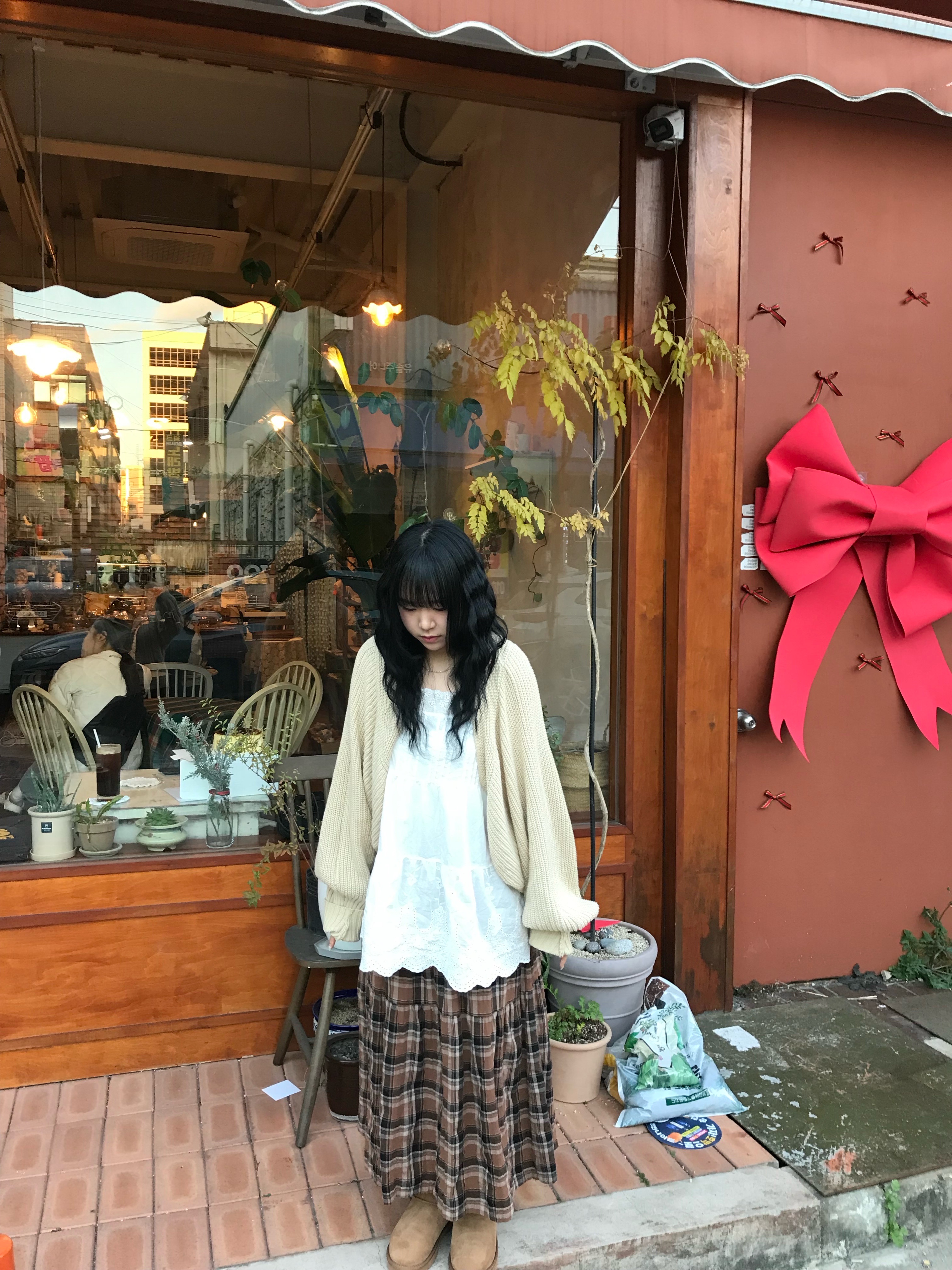 (W) UGG Classic Ultra Mini Platform Boots Chestnut 착용 스타일 - 5