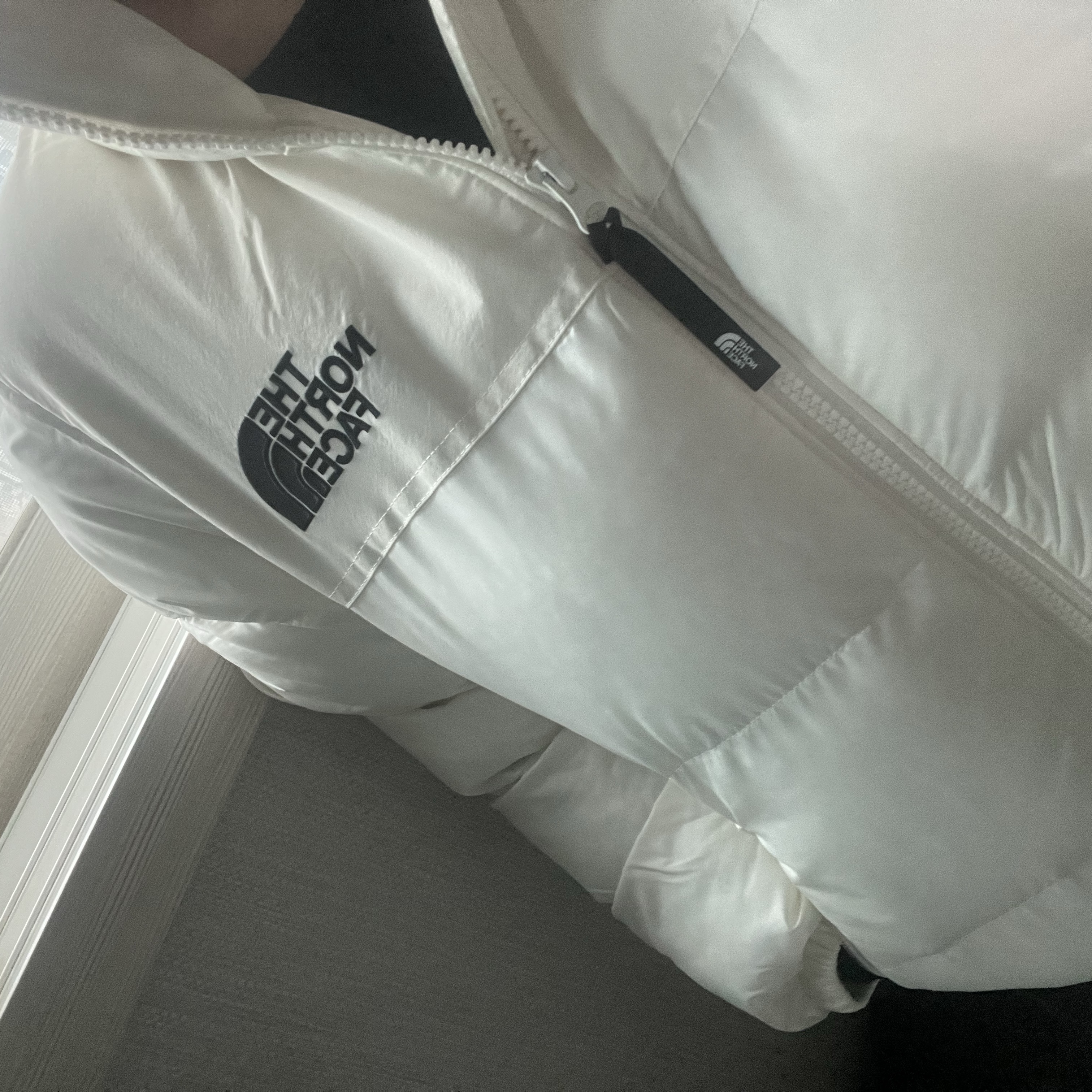 (W) The North Face Nuptse On Ball Jacket Cream 착용 스타일