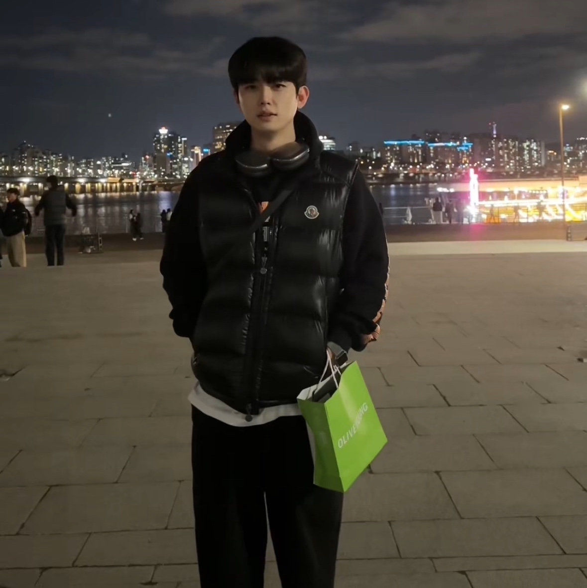 Moncler Contrin Down Vest Black - 24FW, Apple AirPods Max USB C Midnight (Korean Ver.) 착용 스타일