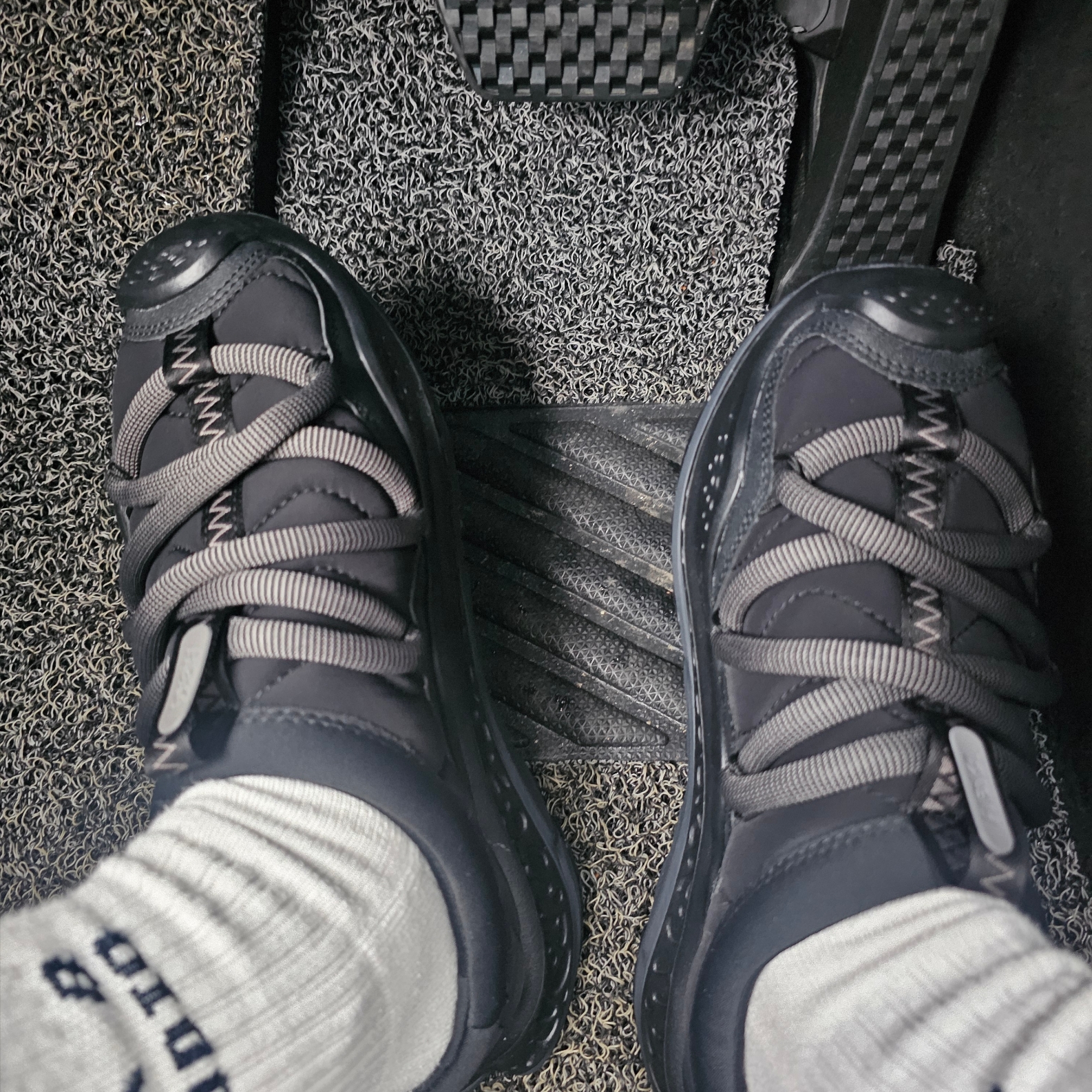 Hoka Ora Primo Black 착용 스타일