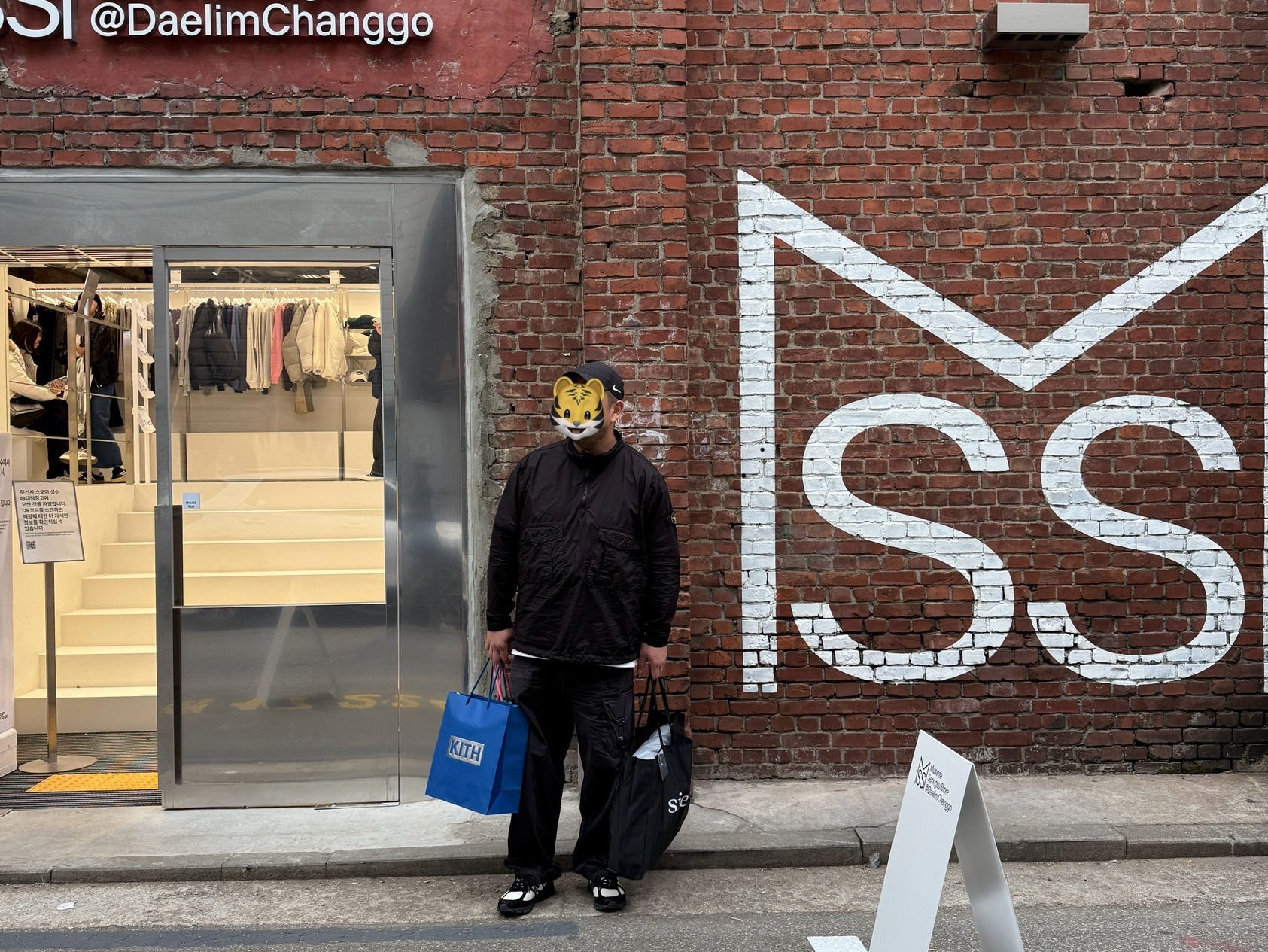 New Balance x Joe Freshgoods 990v4 Made in USA Black White, Stone Island 10705 Light Cotton Canvas Garment Dyed Half Zipper Anorak Black - 23SS 착용 스타일 - 2