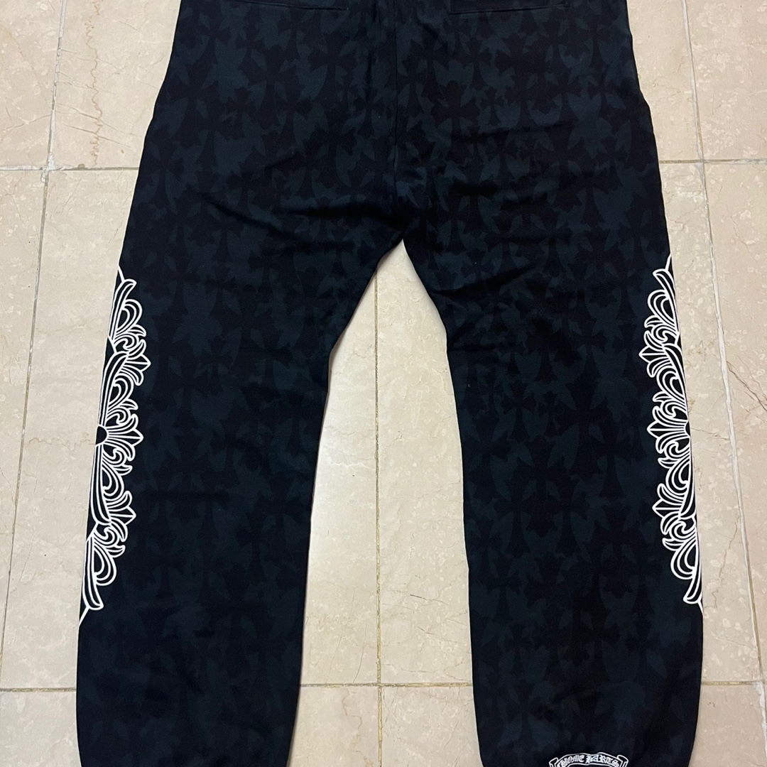 Chrome Hearts Cemetery Cross All Over Print Sweatpants Black, Chrome Hearts Cemetery Cross Print Pullover Hoodie Black 착용 스타일 - 3